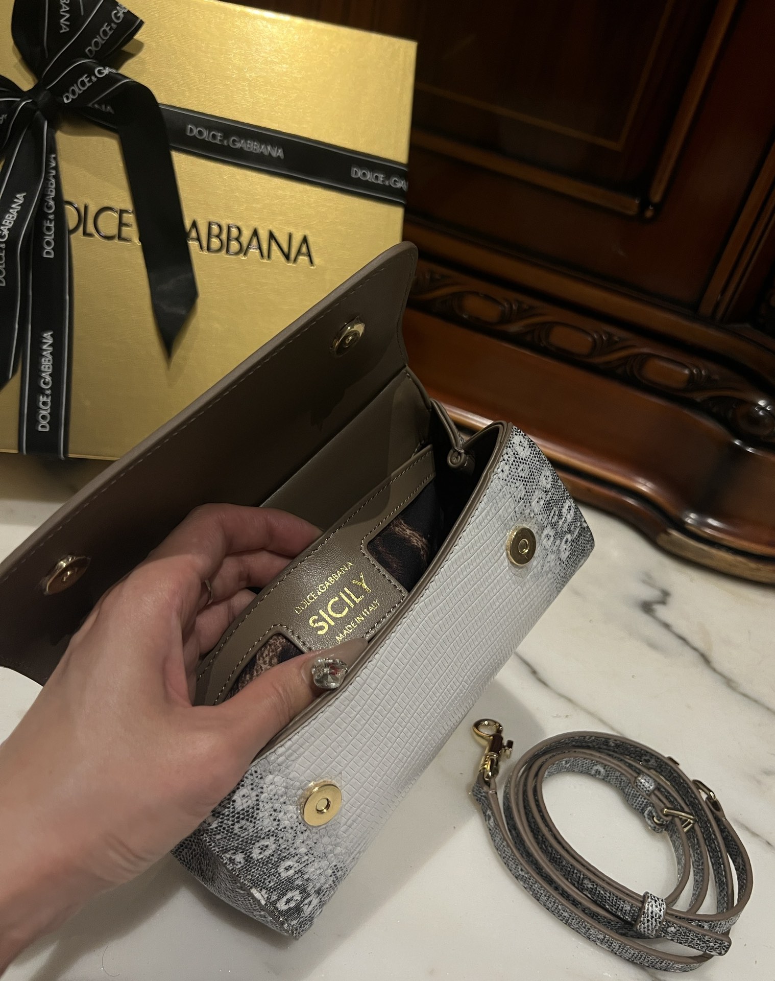 [TOP] Dolce & Gabbana D&G Sicily Bag Cowhide Lizard Pattern 18x11x6cm/20x16x8cm - White