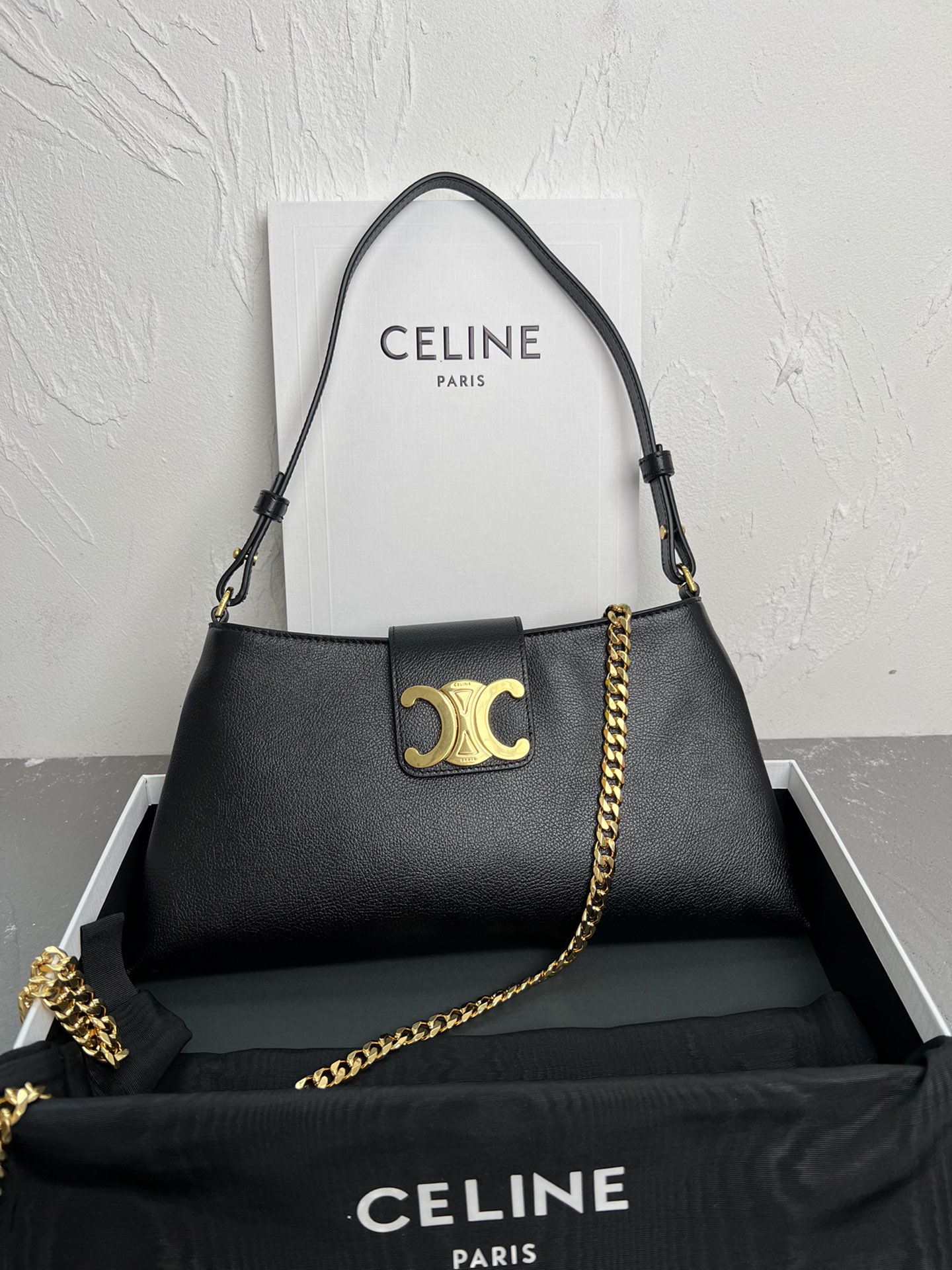 [TOP] CELINE Smooth Calfskin Handbag 31X15X2CM - Black&GHW
