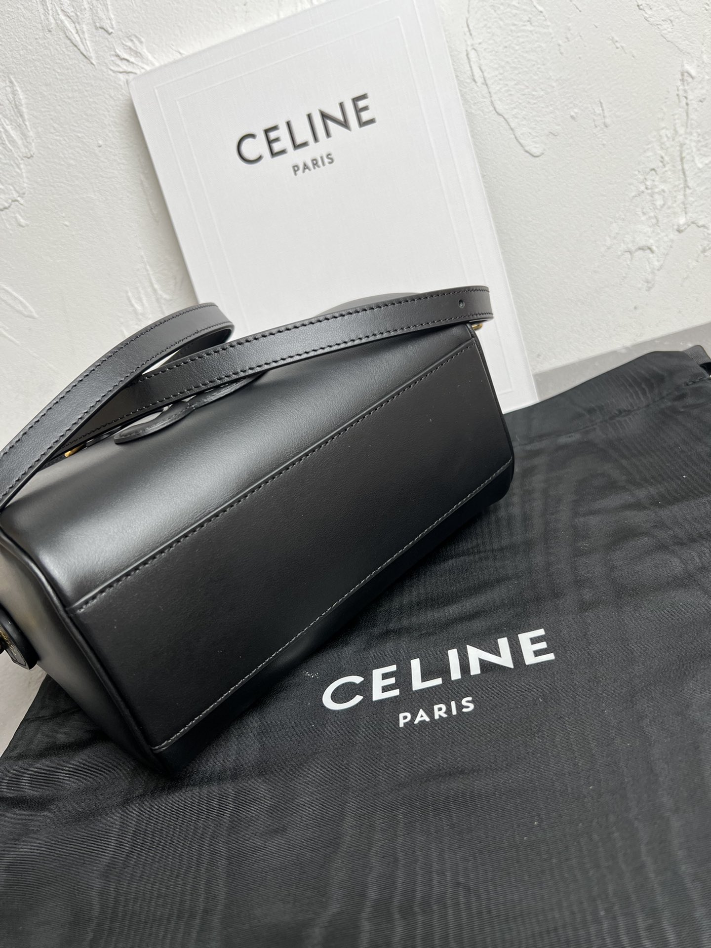 [TOP] CELINE Smooth Calfskin Leather Boston Bag 19.5X14X7CM - Black&GHW