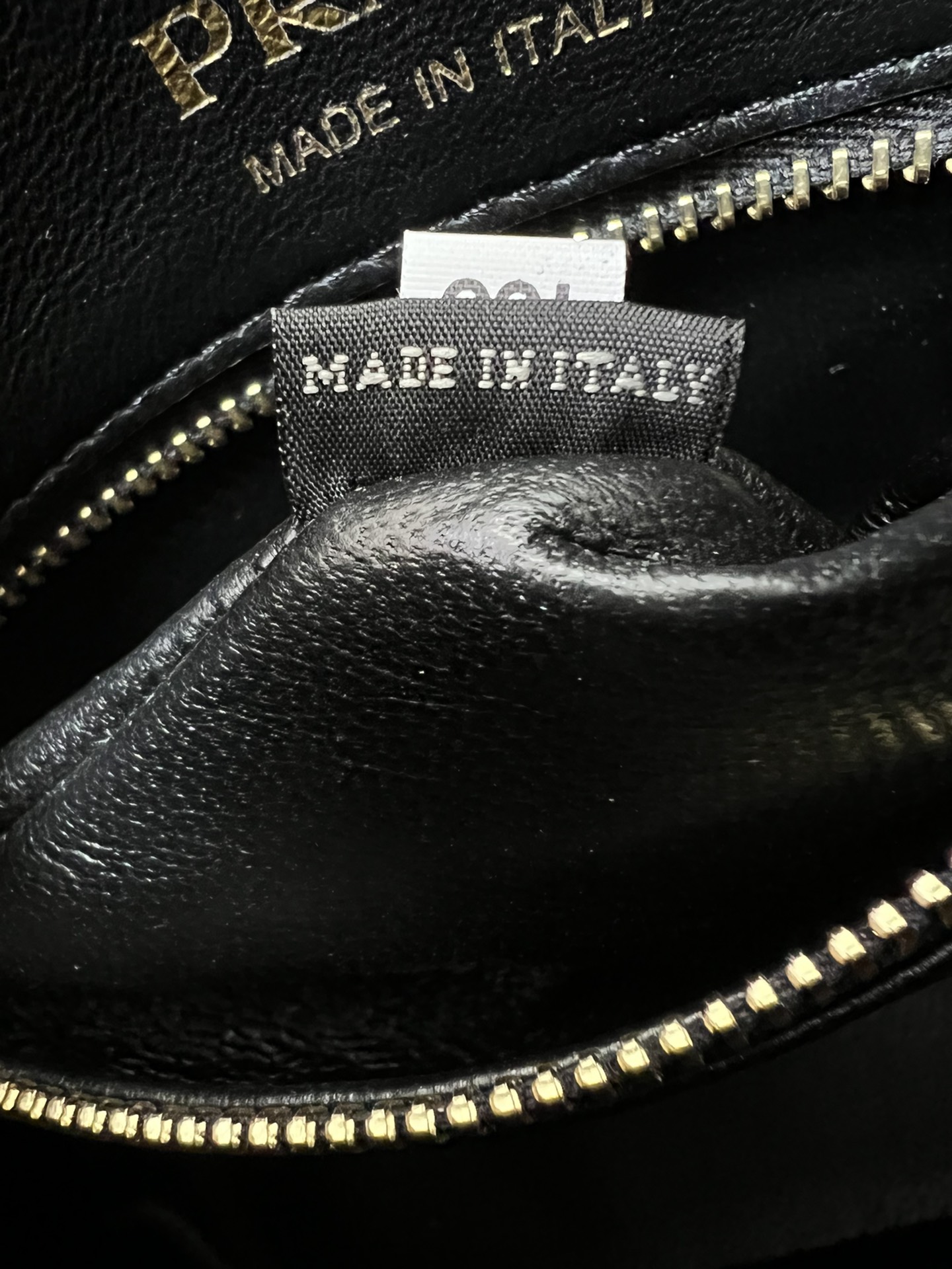 [Top] PRADA Deer Skin Texture Calfskin Crossbody Bags 24x18x6cm/32x25.5x7.5cm - Black