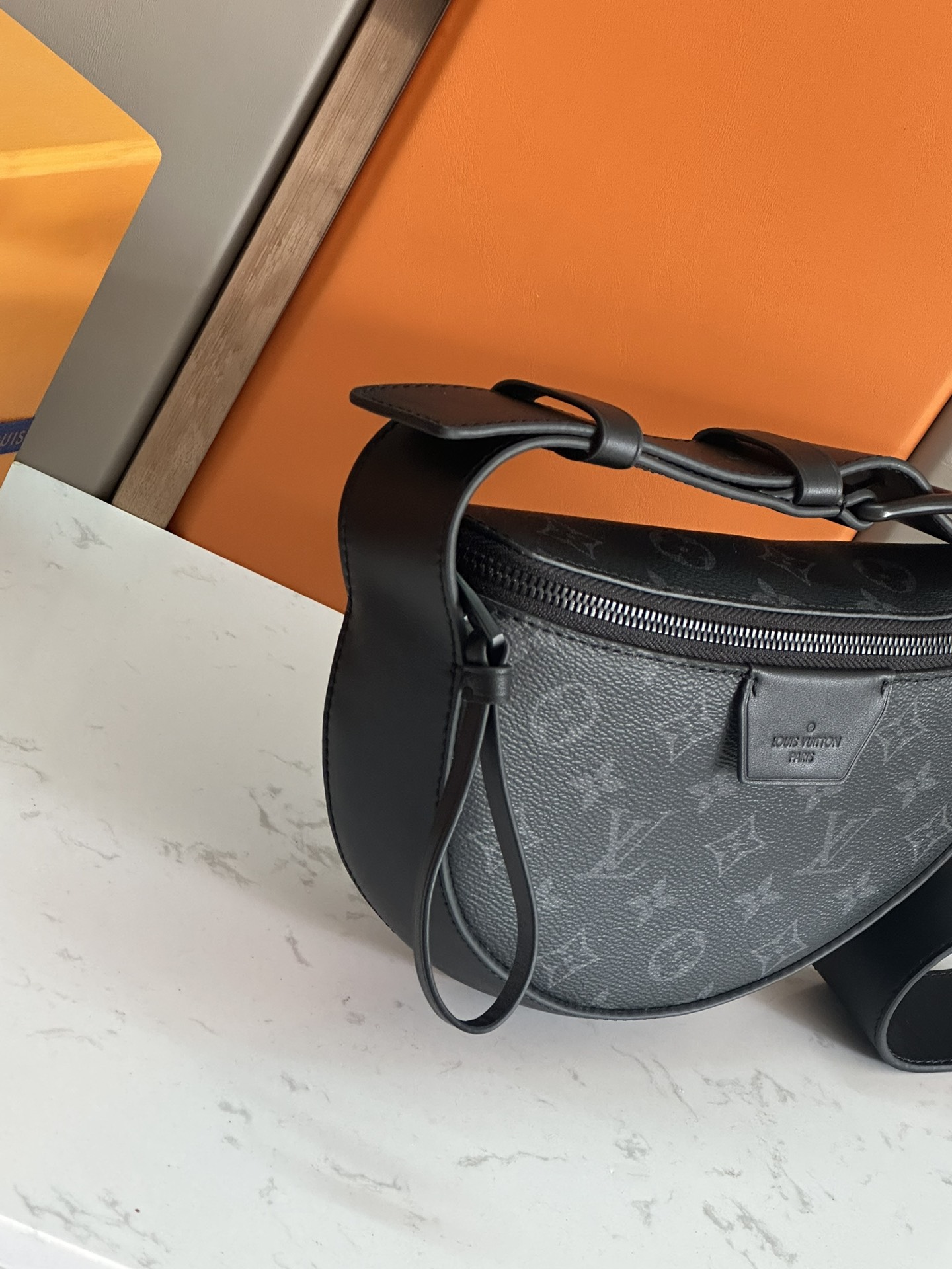 [TOP] Louis Vuitton LV Men's Monogram Eclipse Leather Crossbody Bag - 24.5x16x4.5CM - Black