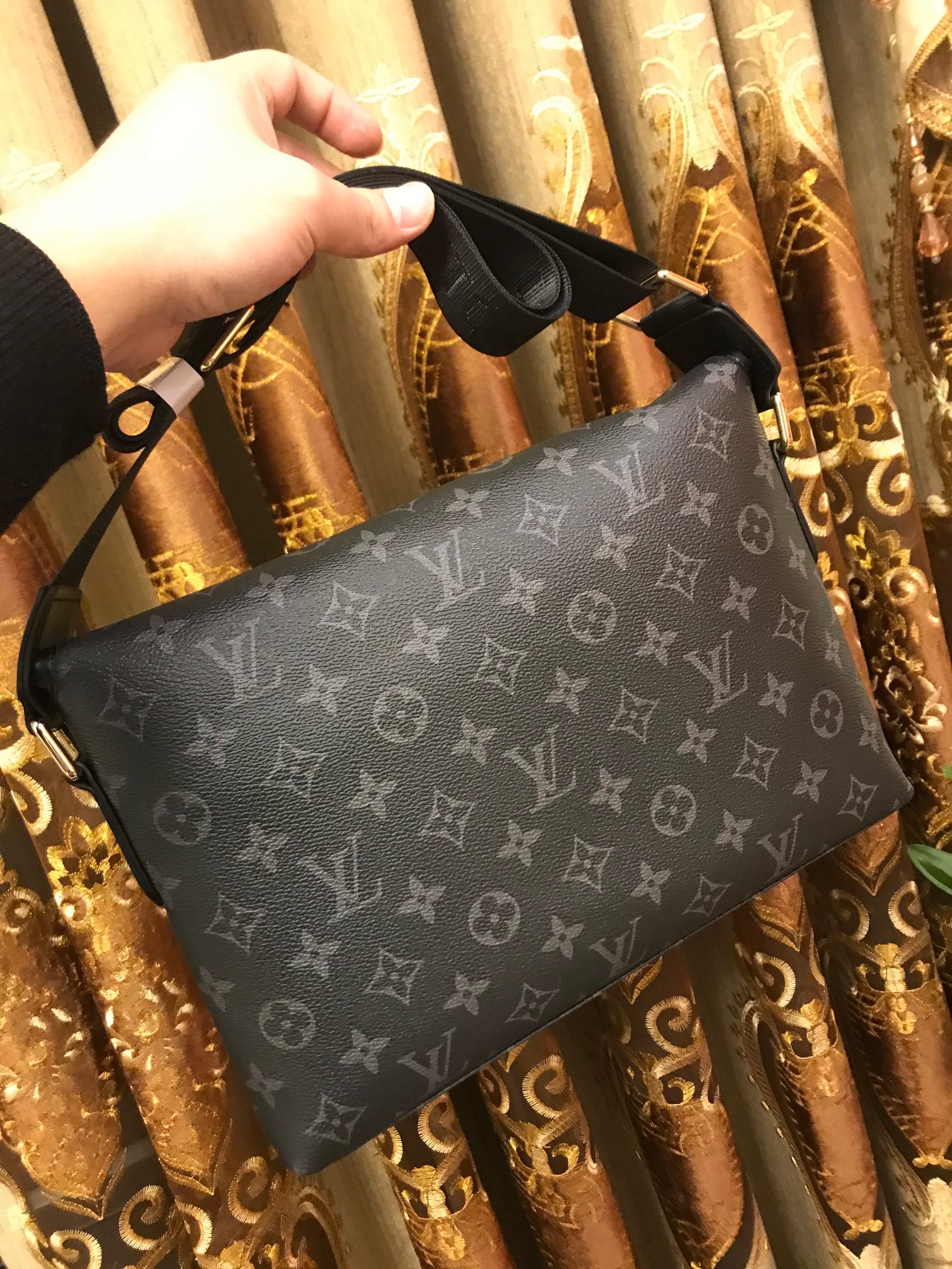 [TOP] Louis Vuitton LV Men's Monogram Eclipse Leather Crossbody Bag - 28-20-5CM - Black