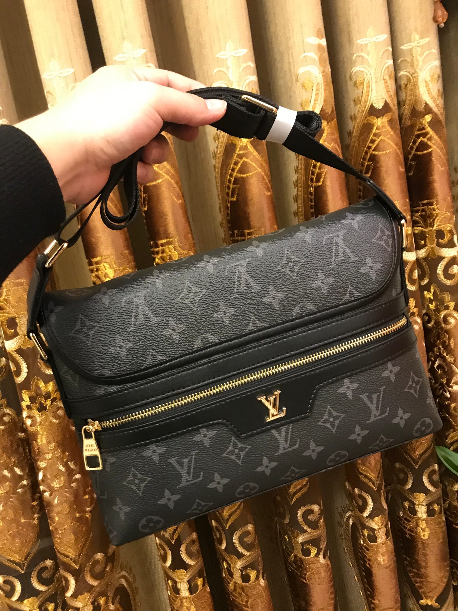 [TOP] Louis Vuitton LV Men's Monogram Eclipse Leather Crossbody Bag - 28-20-5CM - Black