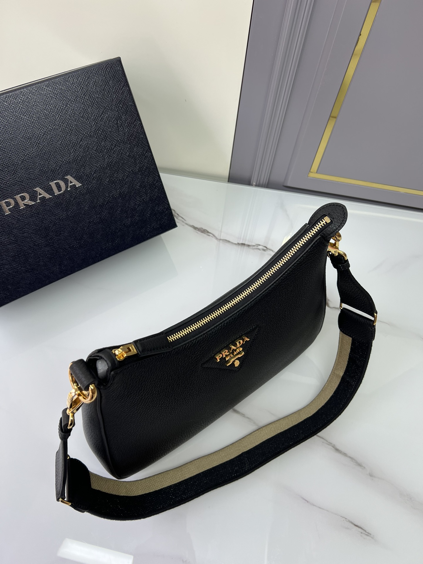 [Top] PRADA Deer Skin Texture Calfskin Crossbody Bags 24x18x6cm/32x25.5x7.5cm - Black