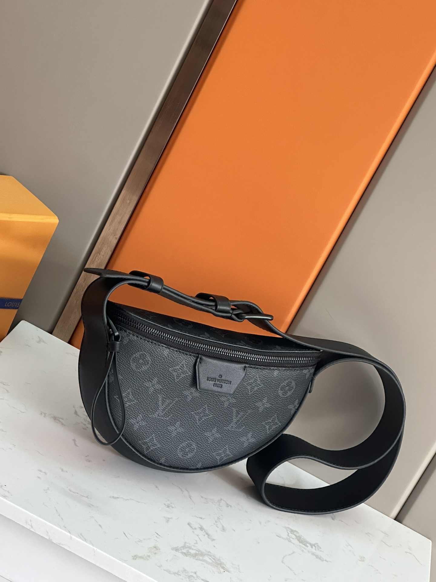[TOP] Louis Vuitton LV Men's Monogram Eclipse Leather Crossbody Bag - 24.5x16x4.5CM - Black