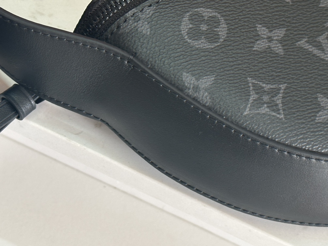 [TOP] Louis Vuitton LV Men's Monogram Eclipse Leather Crossbody Bag - 24.5x16x4.5CM - Black