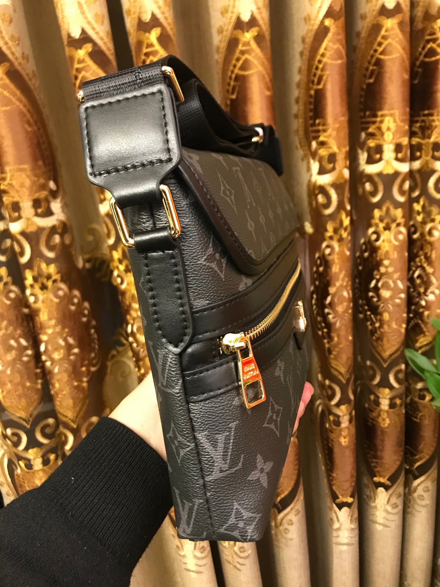 [TOP] Louis Vuitton LV Men's Monogram Eclipse Leather Crossbody Bag - 28-20-5CM - Black