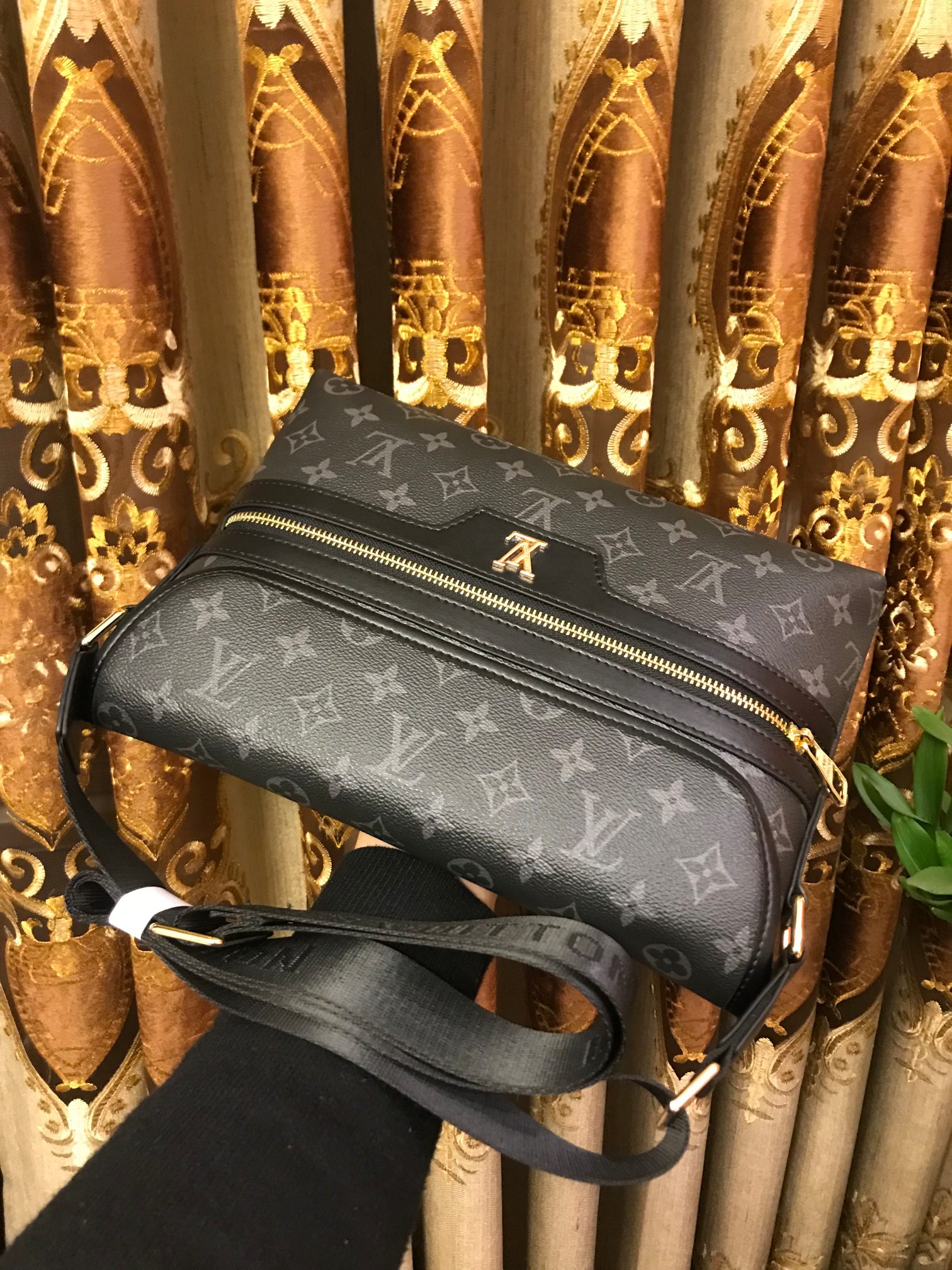 [TOP] Louis Vuitton LV Men's Monogram Eclipse Leather Crossbody Bag - 28-20-5CM - Black