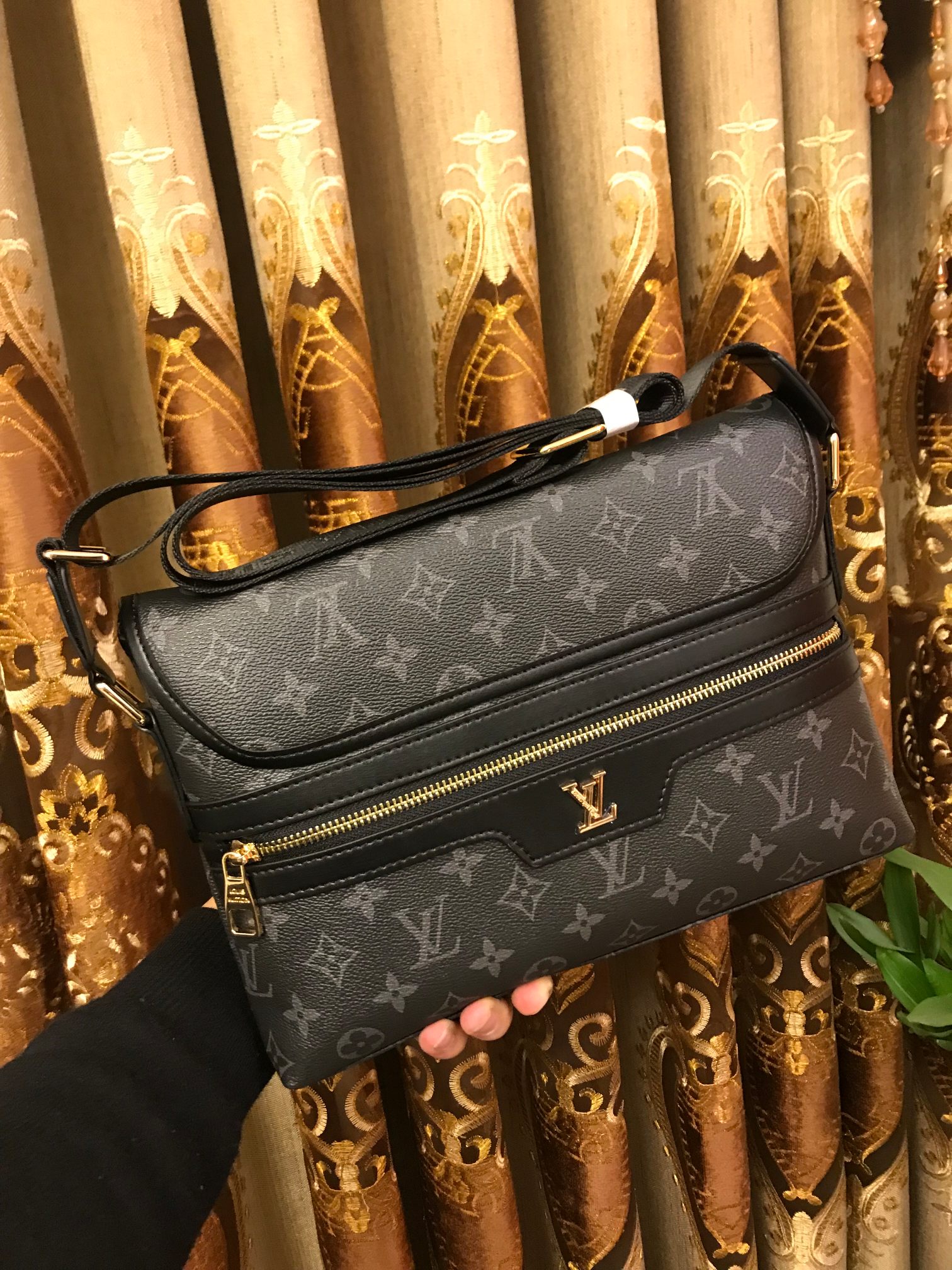 [TOP] Louis Vuitton LV Men's Monogram Eclipse Leather Crossbody Bag - 28-20-5CM - Black