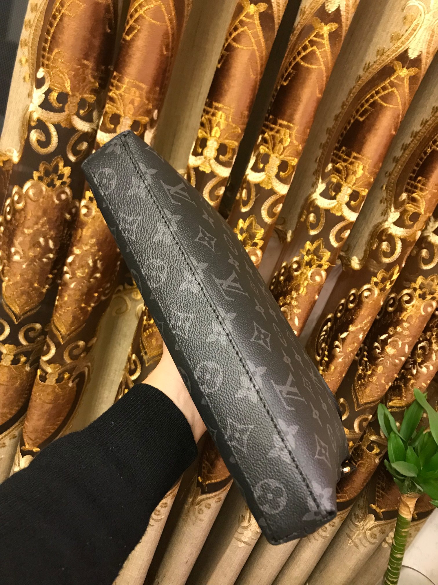 [TOP] Louis Vuitton LV Men's Monogram Eclipse Leather Crossbody Bag - 28-20-5CM - Black