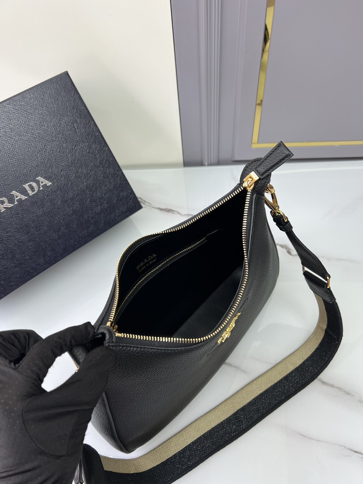 [Top] PRADA Deer Skin Texture Calfskin Crossbody Bags 24x18x6cm/32x25.5x7.5cm - Black
