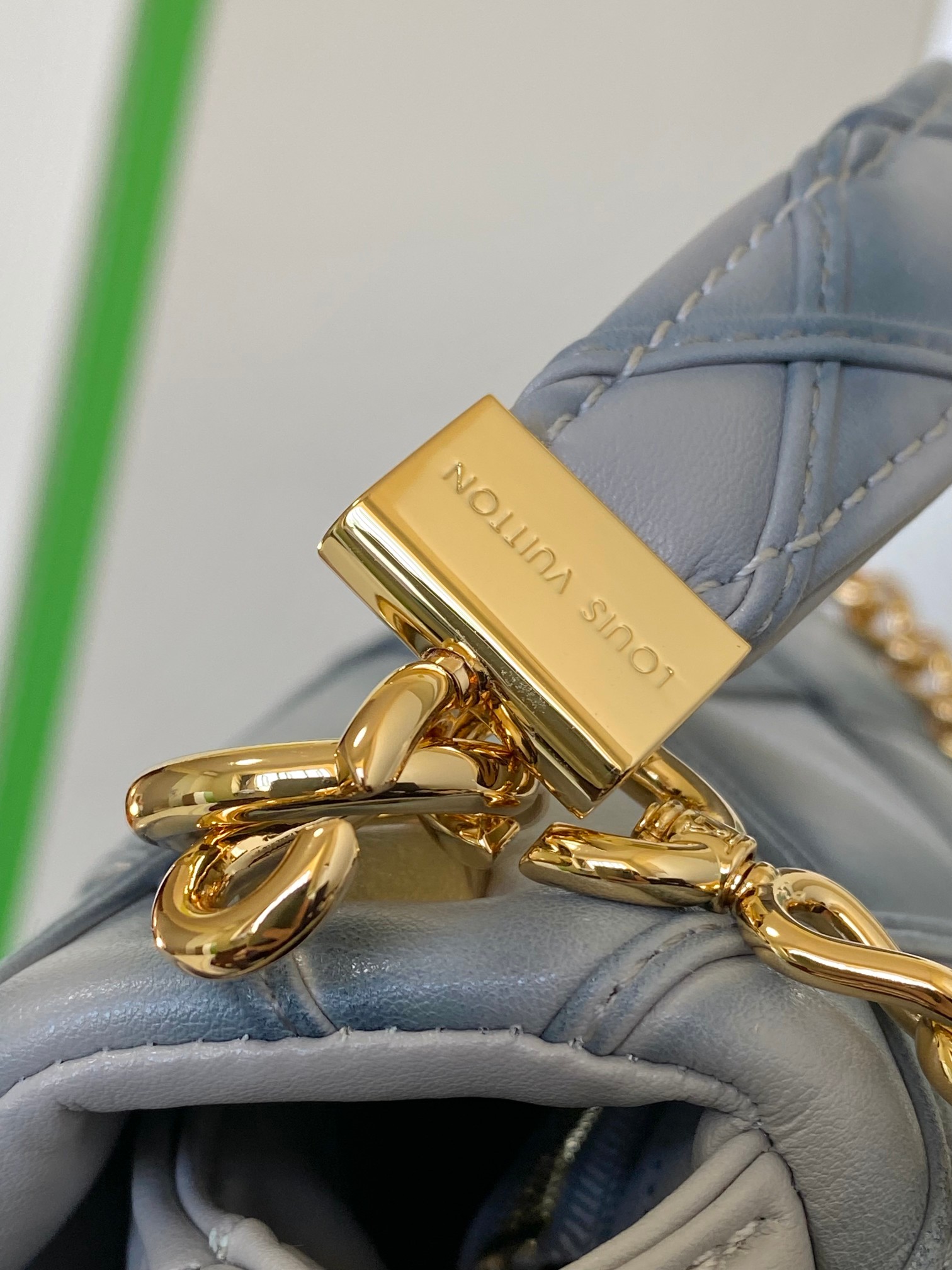 [TOP] Louis Vuitton LV Sheep Leather Twist MM Bag - 23x16x10CM - Blue