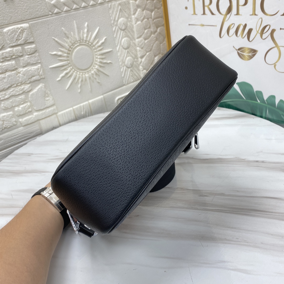 [TOP] GUCCI Men's Printed Embossed Postman Bag 25-18-8.5cm - Black