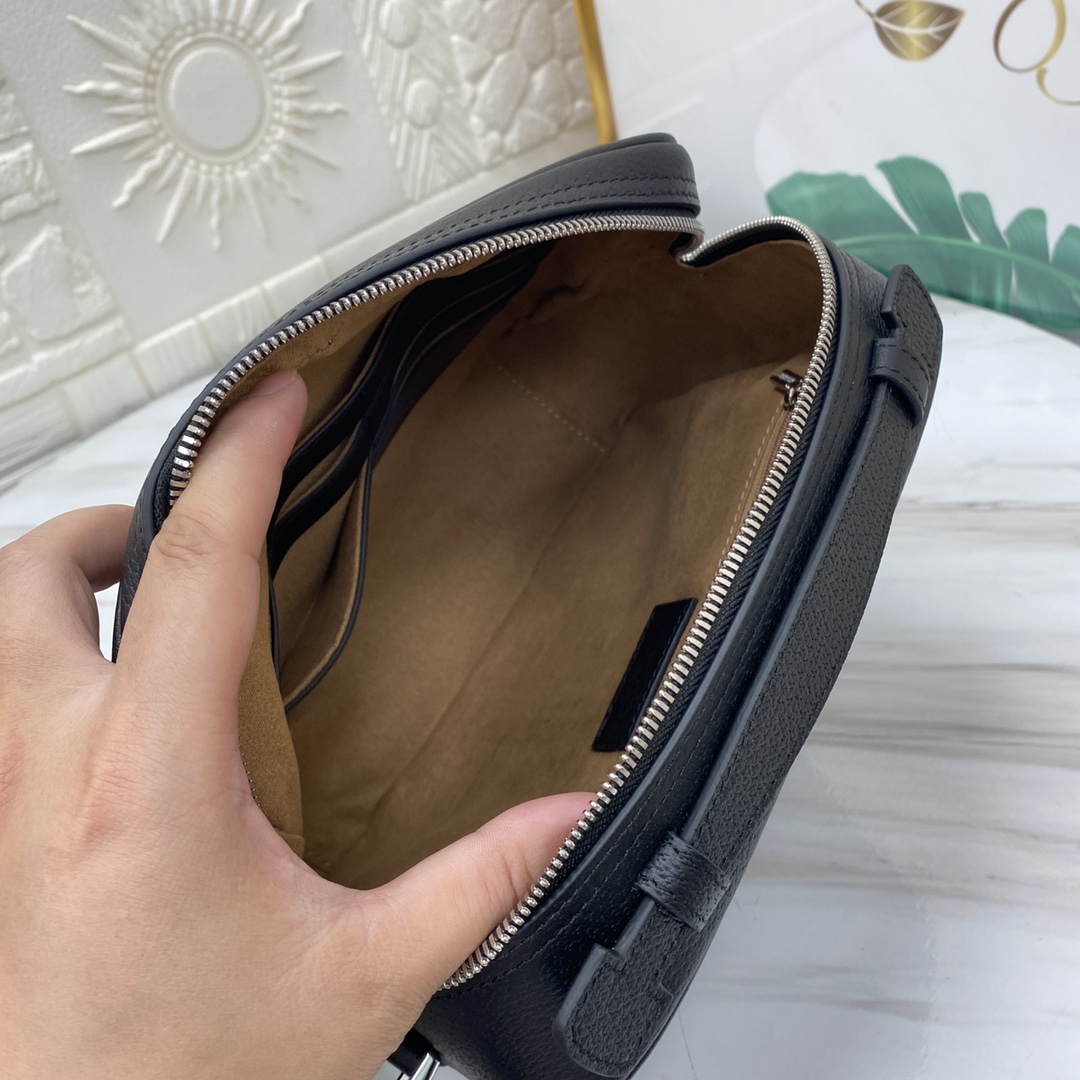 [TOP] GUCCI Men's Printed Embossed Postman Bag 25-18-8.5cm - Black