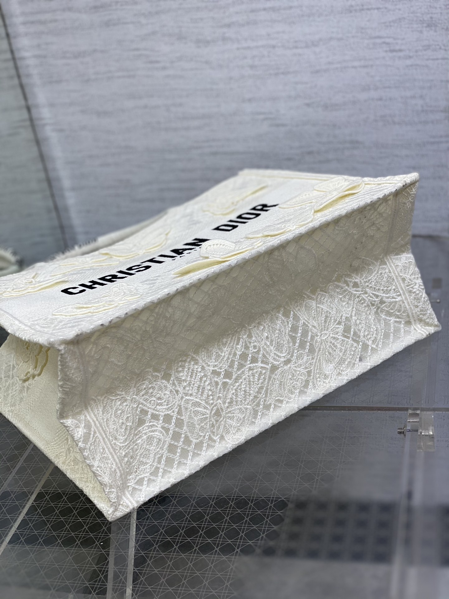 [TOP] Christian Dior Medium Size Three-Dimensional Butterfly Embroidery Book Tote Bags 36*18*28cm - Beige