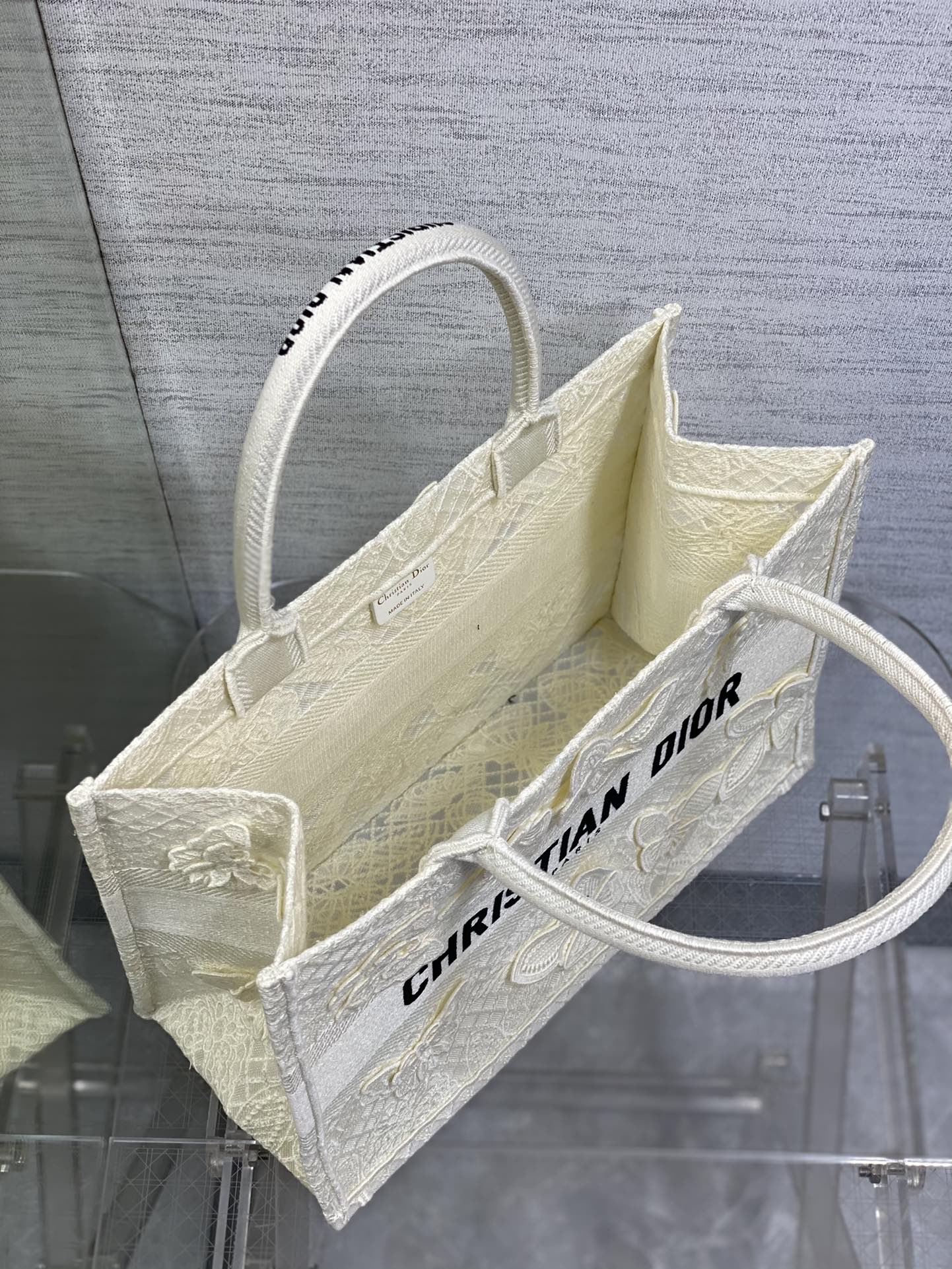 [TOP] Christian Dior Medium Size Three-Dimensional Butterfly Embroidery Book Tote Bags 36*18*28cm - Beige