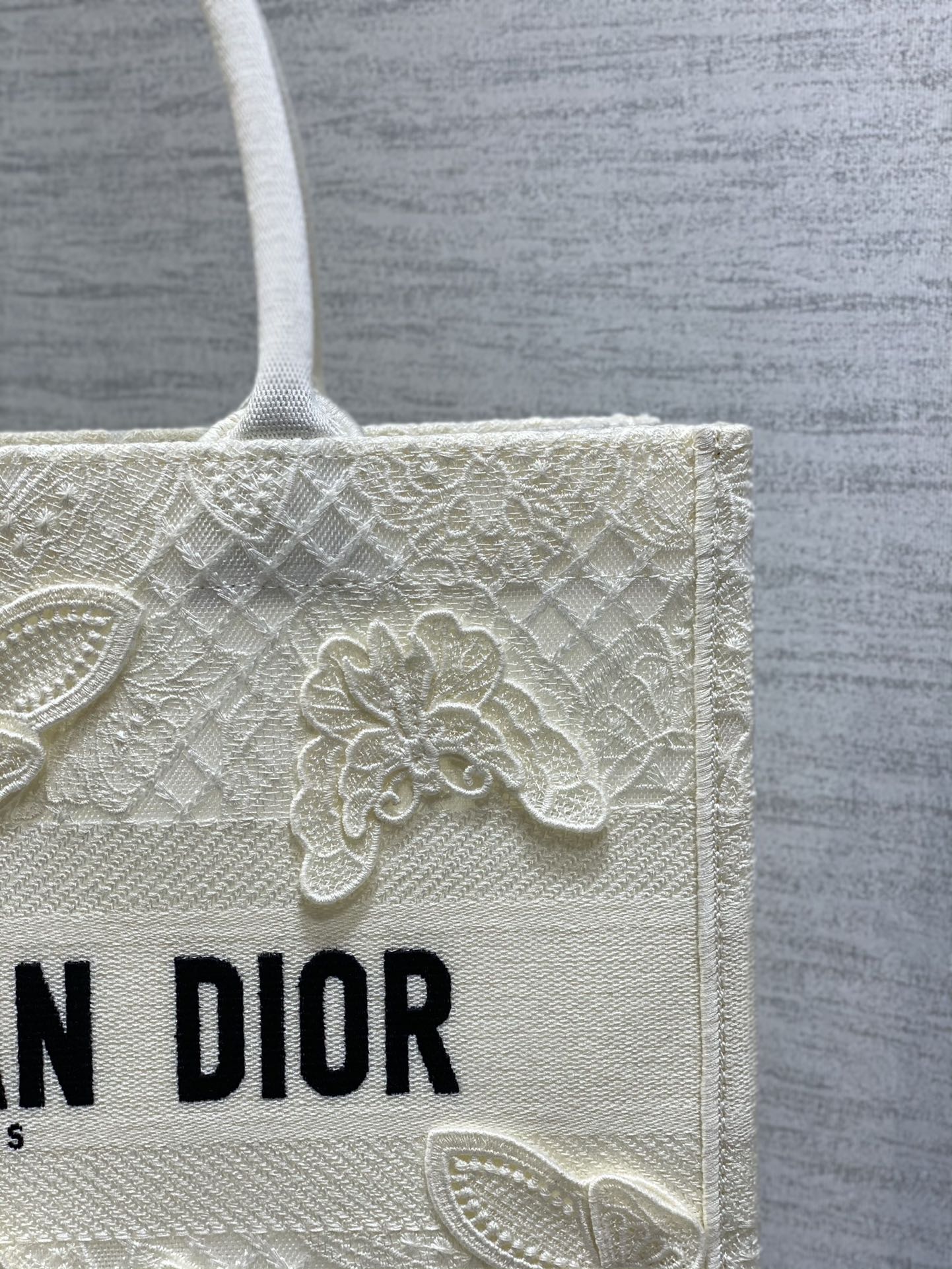 [TOP] Christian Dior Medium Size Three-Dimensional Butterfly Embroidery Book Tote Bags 36*18*28cm - Beige