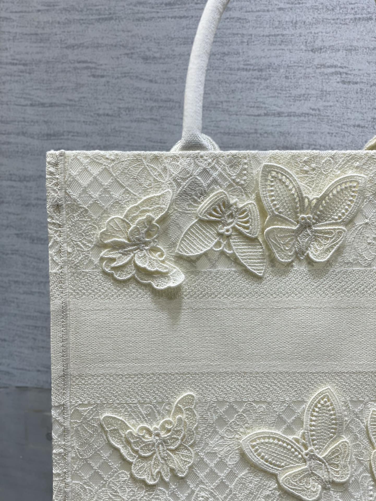 [TOP] Christian Dior Medium Size Three-Dimensional Butterfly Embroidery Book Tote Bags 36*18*28cm - Beige
