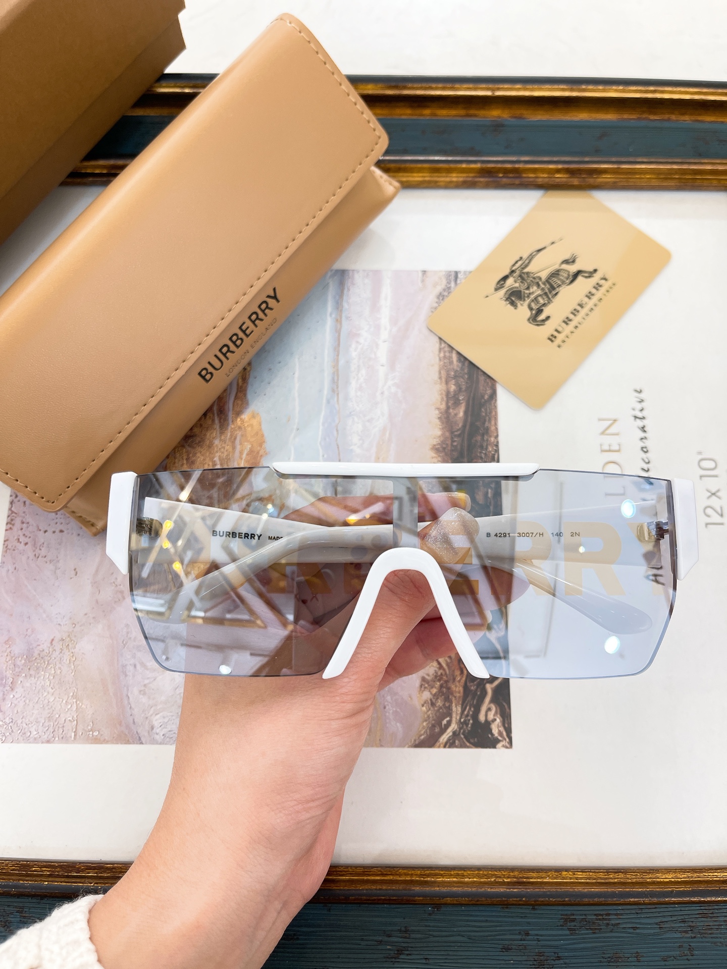 [TOP] BURBERRY Women's Sunglasses - 7 Colors