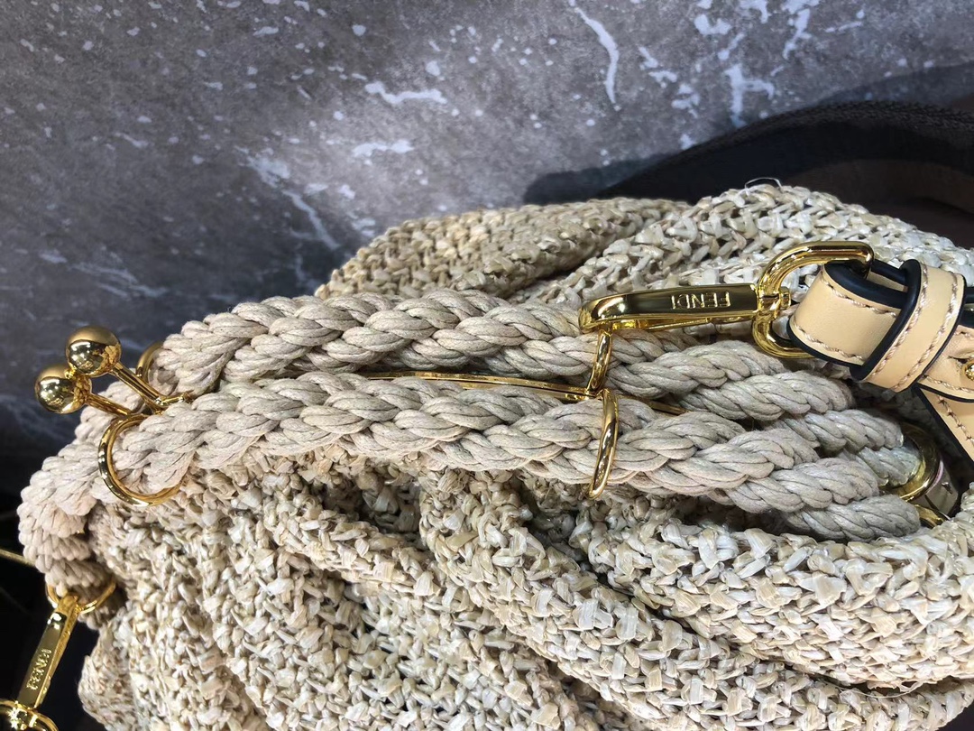 [TOP] FENDI Handwoven Cloud Bags Using Traditional Crochet Techniques 42×21×15cm - Beige