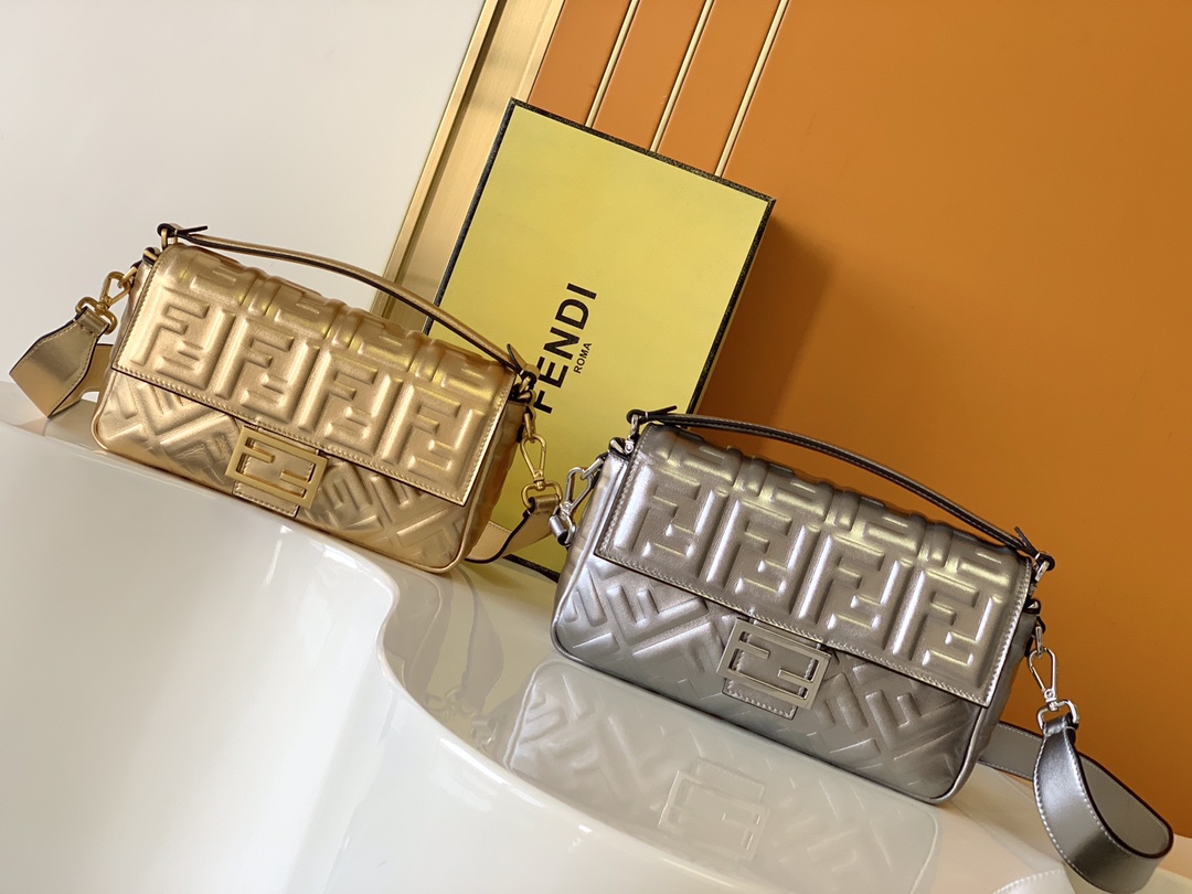 [TOP] FENDI FENDI Leather Baguette Bags 26-5-15cm - Gold/Silver