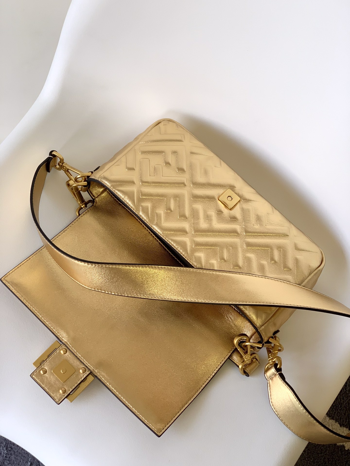 [TOP] FENDI FENDI Leather Baguette Bags 26-5-15cm - Gold/Silver