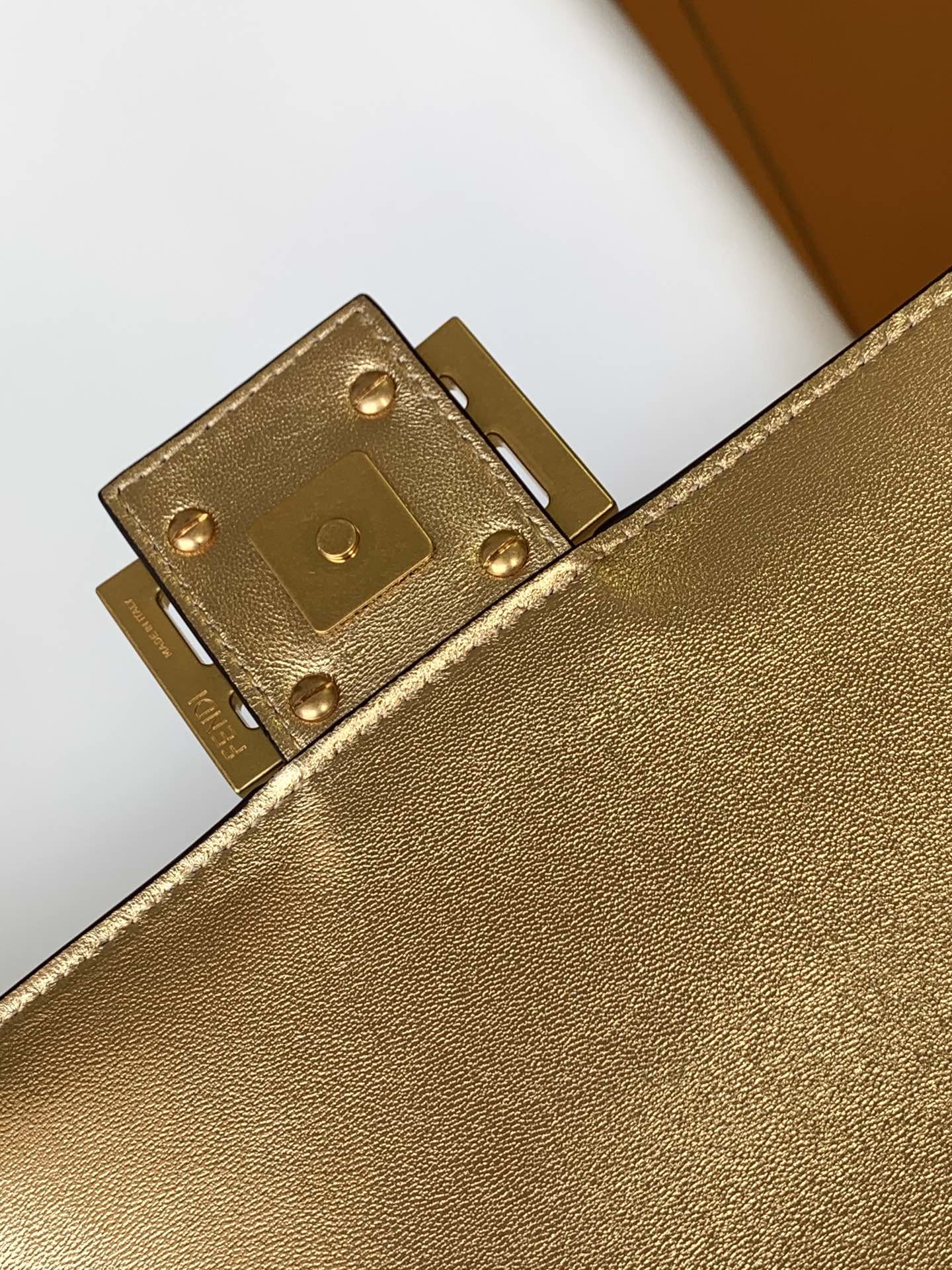 [TOP] FENDI FENDI Leather Baguette Bags 26-5-15cm - Gold/Silver