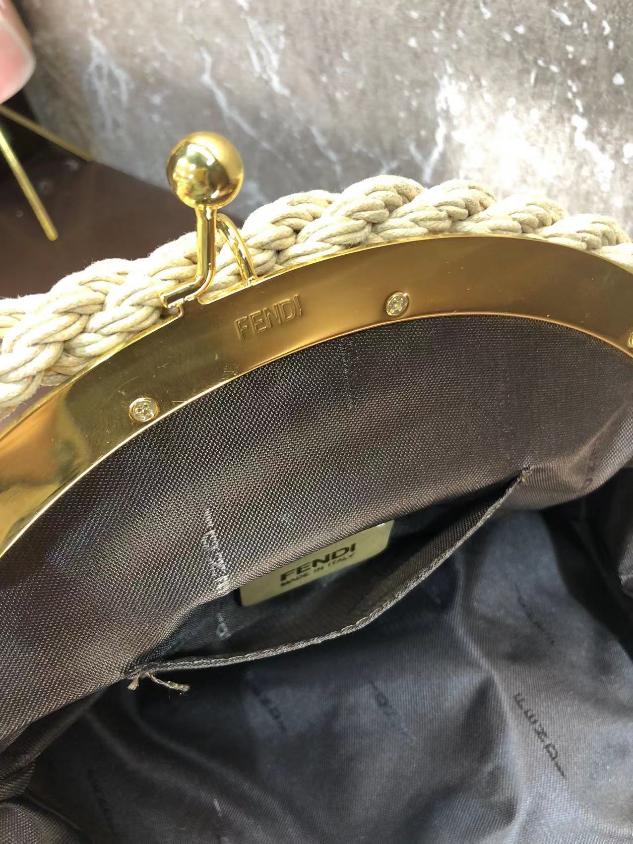 [TOP] FENDI Handwoven Cloud Bags Using Traditional Crochet Techniques 42×21×15cm - Beige