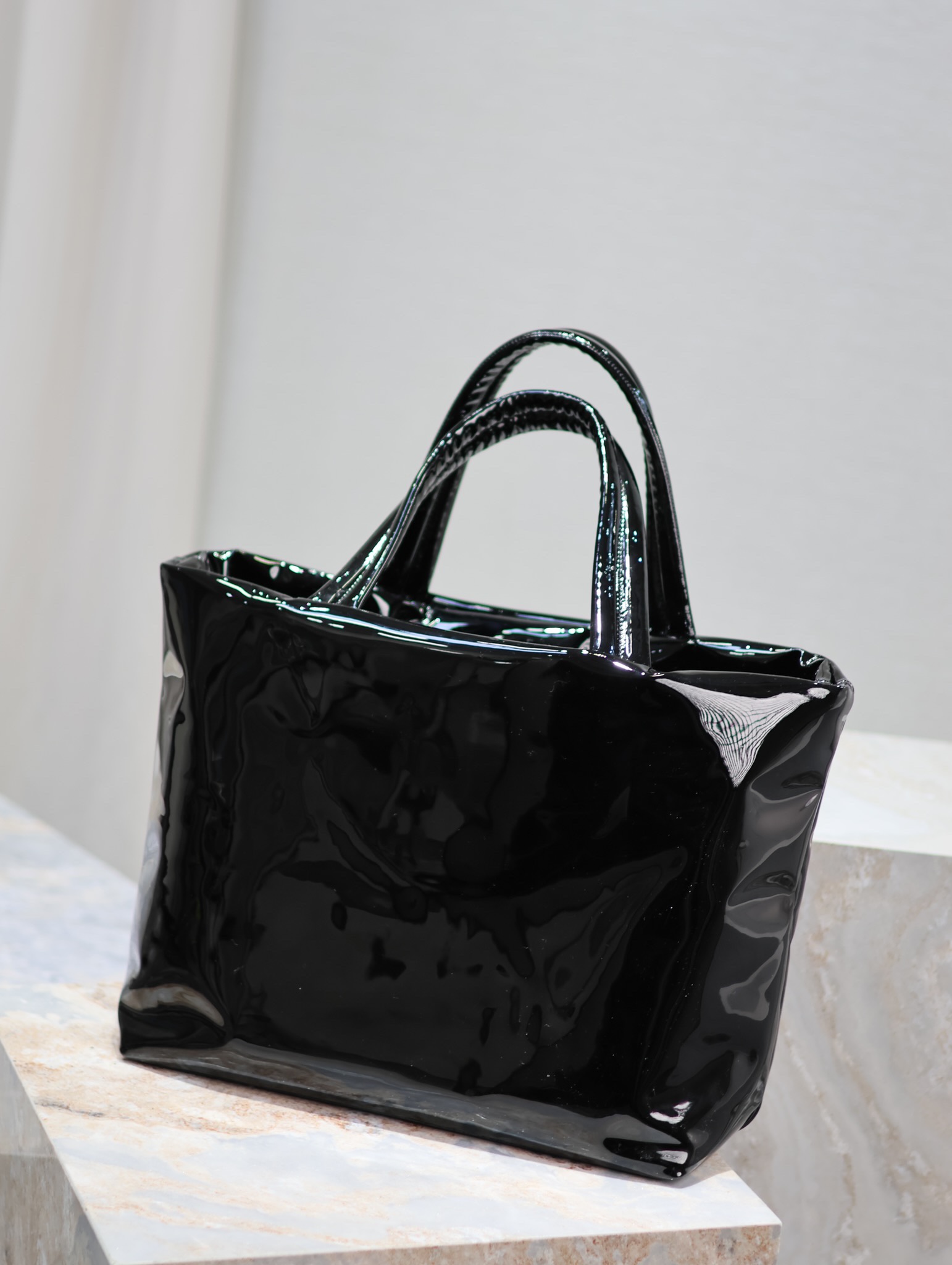 [TOP] Yves Saint Laurent YSL Men's Patent Leather Tote Bag - 50×43×17cm & Black