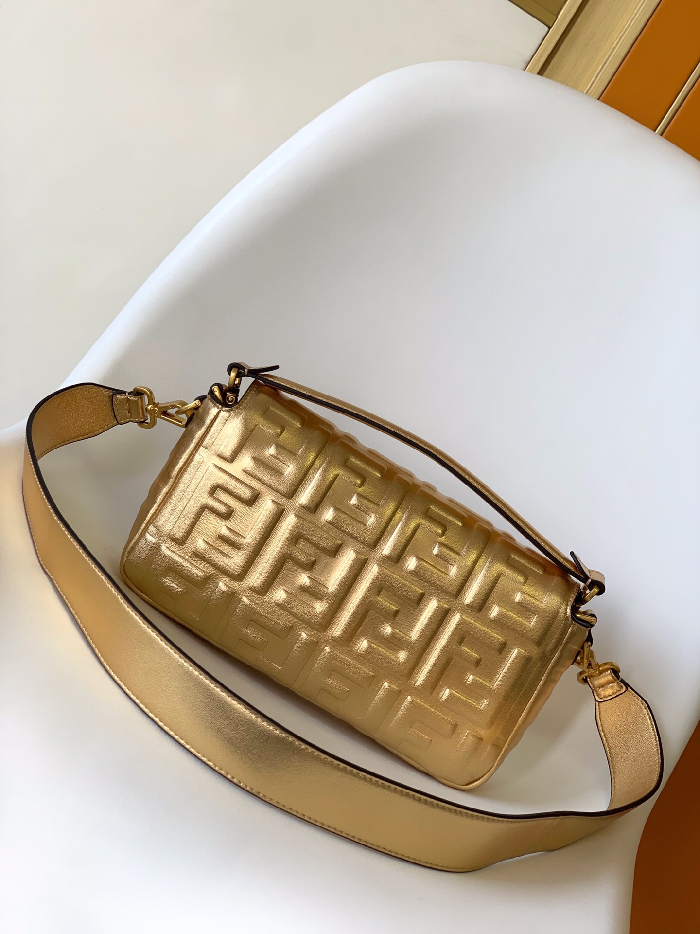 [TOP] FENDI FENDI Leather Baguette Bags 26-5-15cm - Gold/Silver