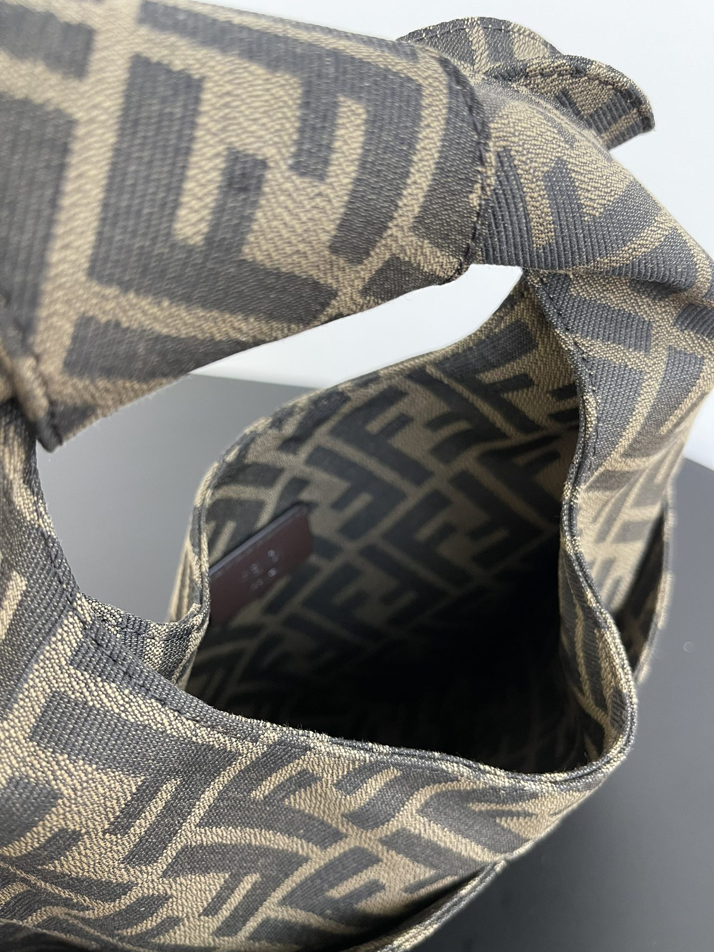 [TOP] FENDI Retro Fabric Bento Bag
