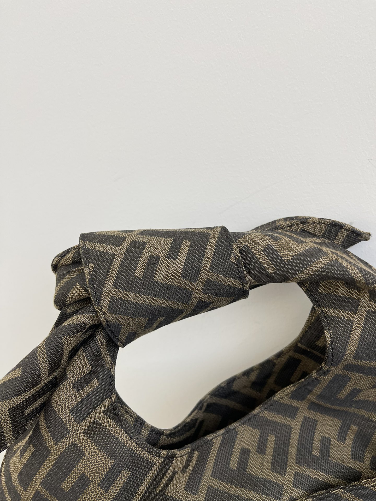 [TOP] FENDI Retro Fabric Bento Bag