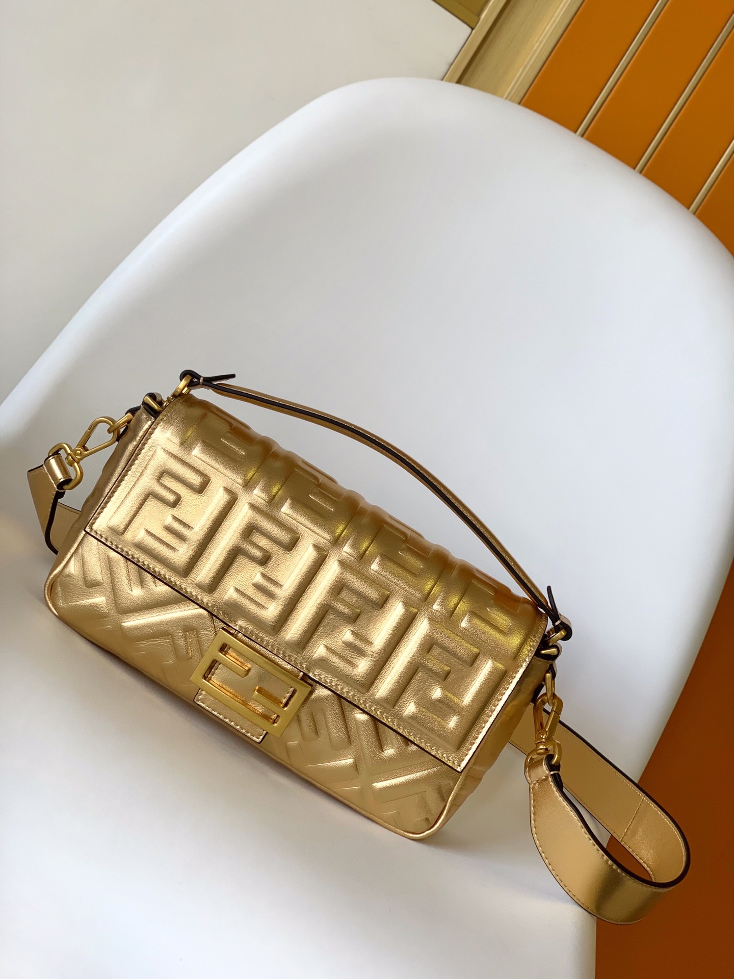 [TOP] FENDI FENDI Leather Baguette Bags 26-5-15cm - Gold/Silver