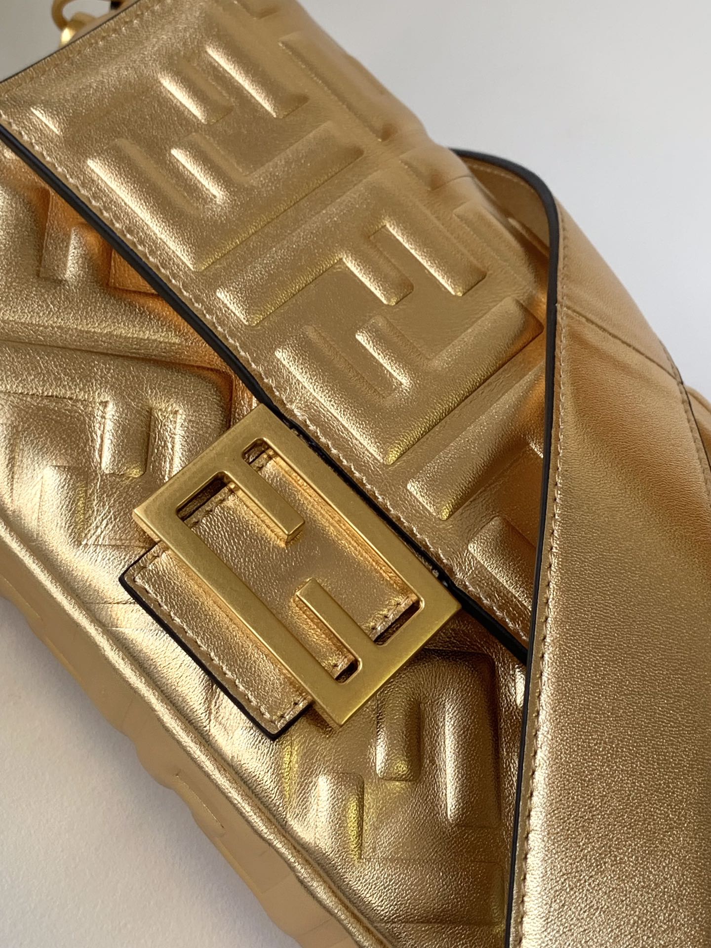 [TOP] FENDI FENDI Leather Baguette Bags 26-5-15cm - Gold/Silver