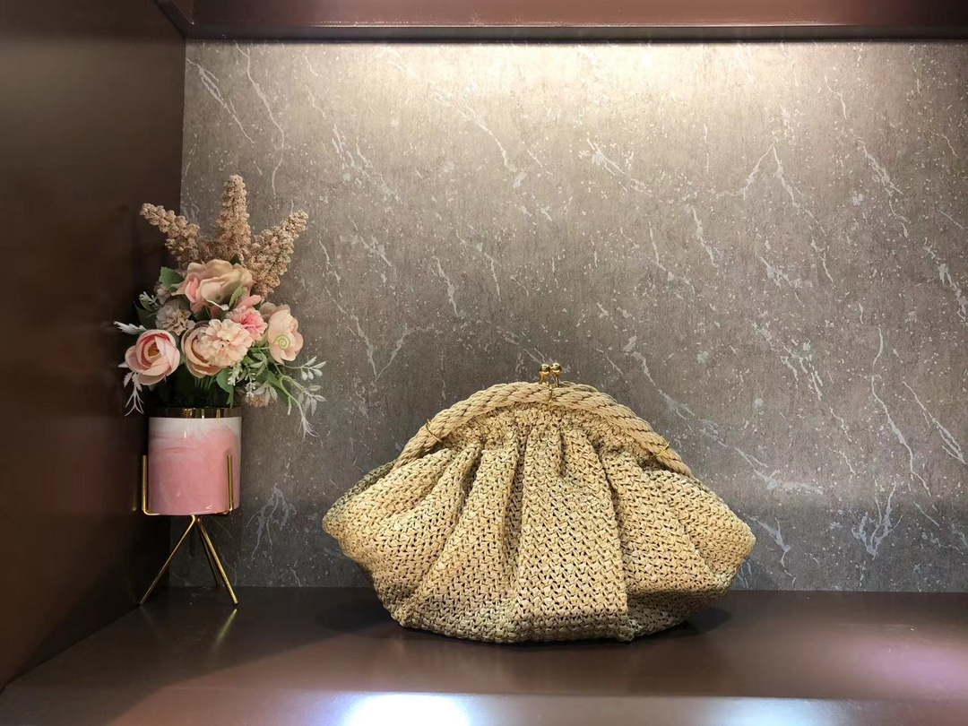 [TOP] FENDI Handwoven Cloud Bags Using Traditional Crochet Techniques 42×21×15cm - Beige