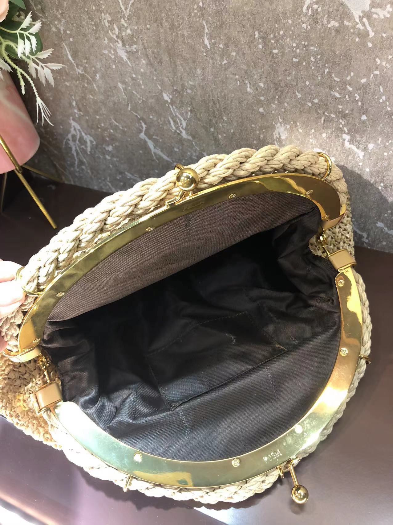 [TOP] FENDI Handwoven Cloud Bags Using Traditional Crochet Techniques 42×21×15cm - Beige