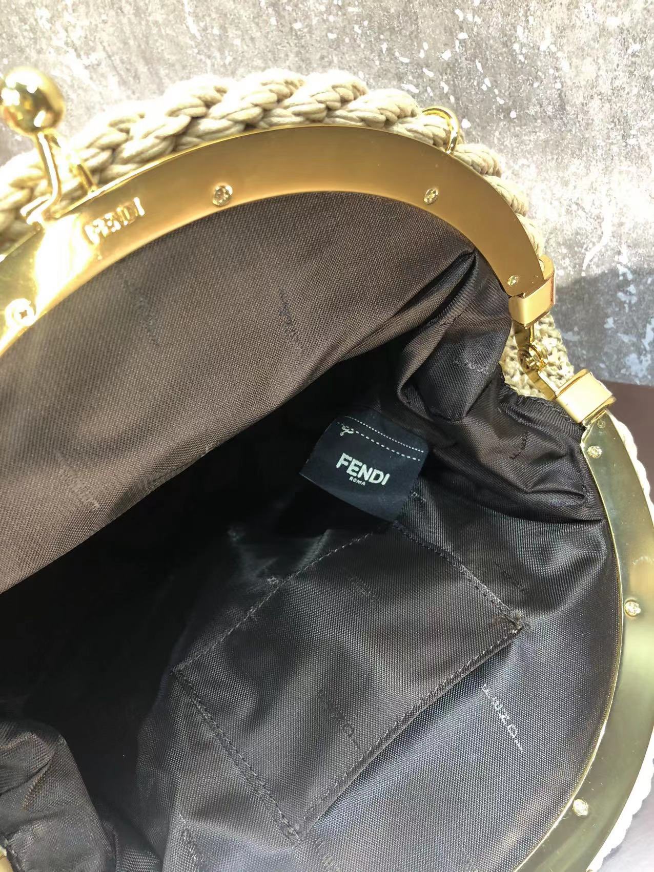 [TOP] FENDI Handwoven Cloud Bags Using Traditional Crochet Techniques 42×21×15cm - Beige