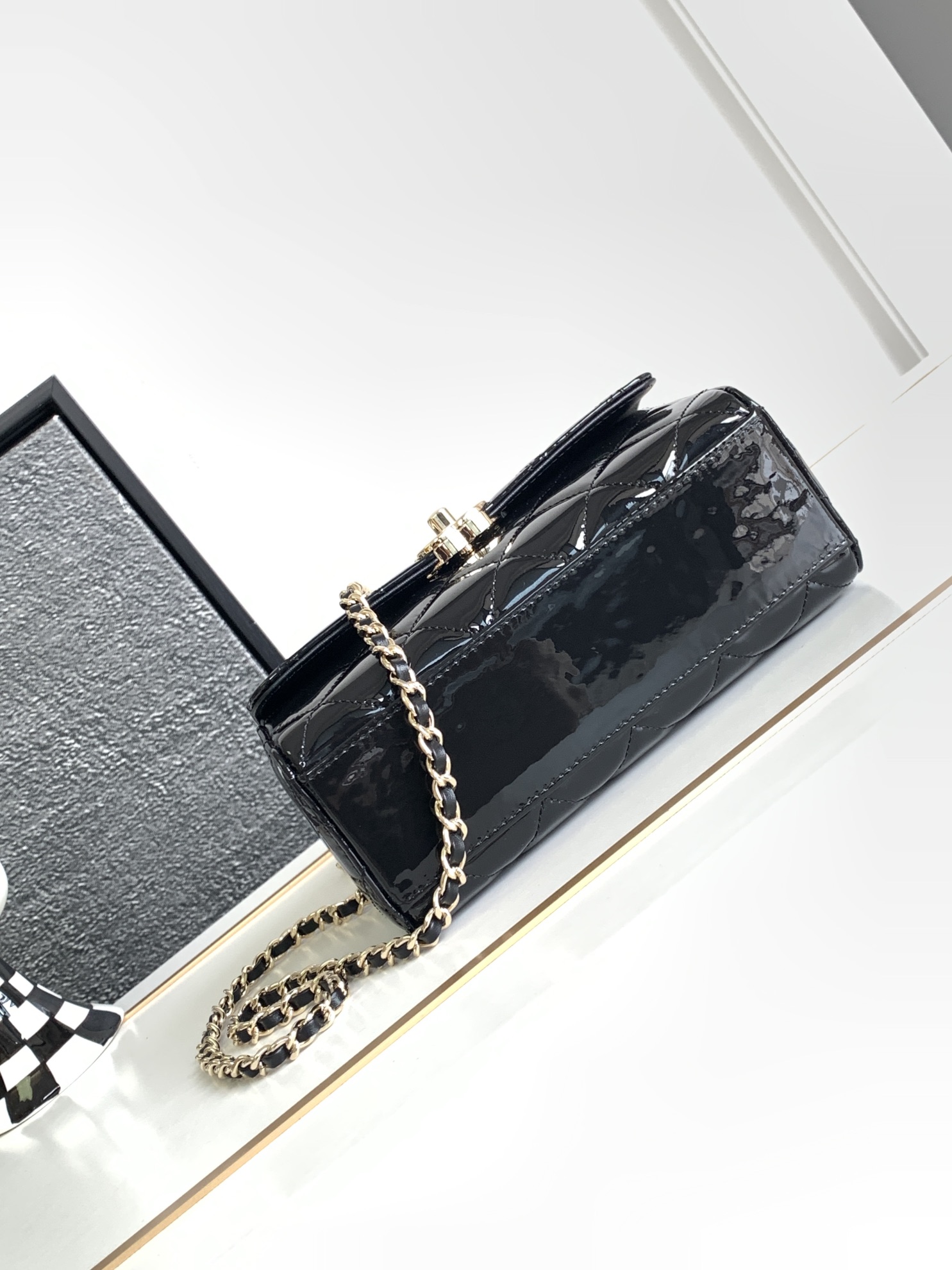 [TOP] CHANEL Lacquer leather box bag - Black&GHW