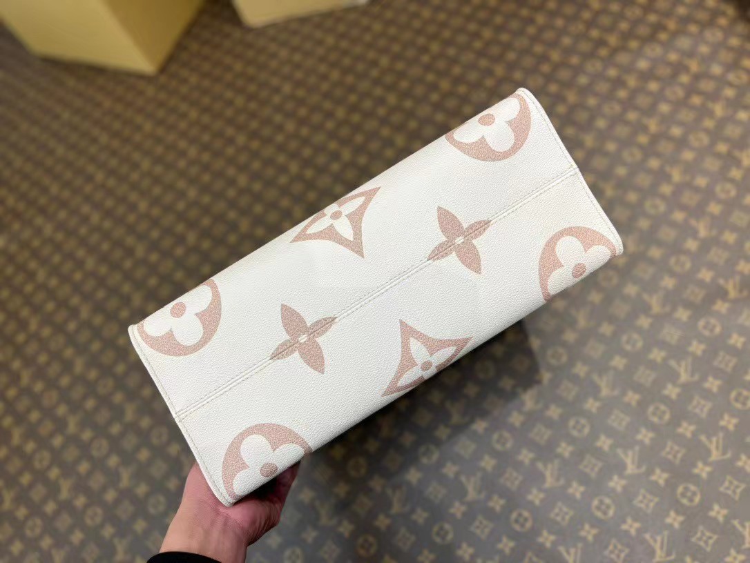 [TOP] Louis Vuitton LV On The Go Bag - White with Black Handles - 35x27x14cm