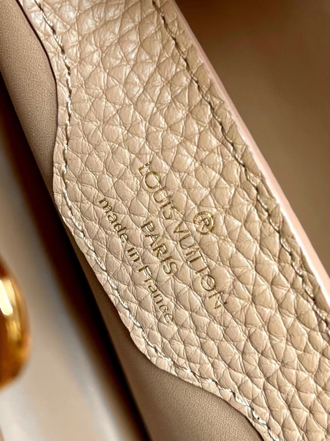 [TOP] Louis Vuitton LV Capucines Python Gold Buckle Bag 27 x 18 x 9cm- Beige