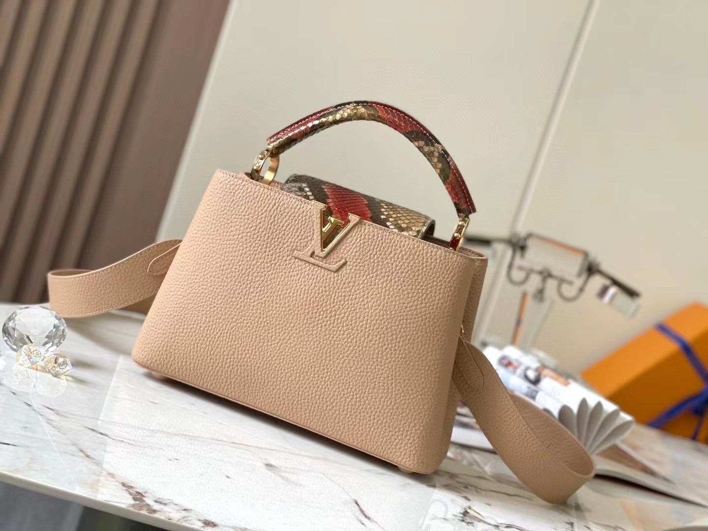 [TOP] Louis Vuitton LV Capucines Python Gold Buckle Bag 27 x 18 x 9cm- Beige