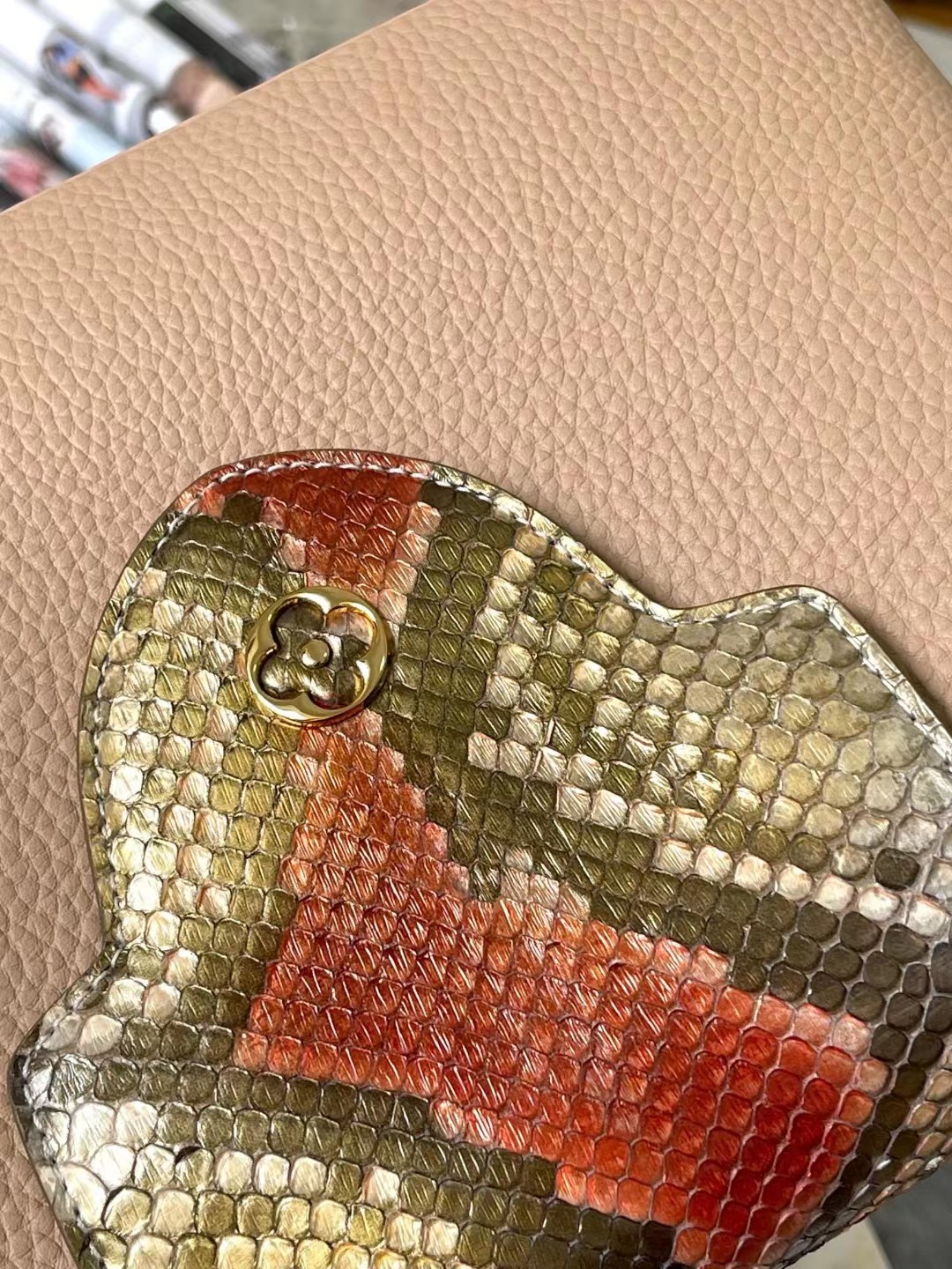 [TOP] Louis Vuitton LV Capucines Python Gold Buckle Bag 27 x 18 x 9cm- Beige