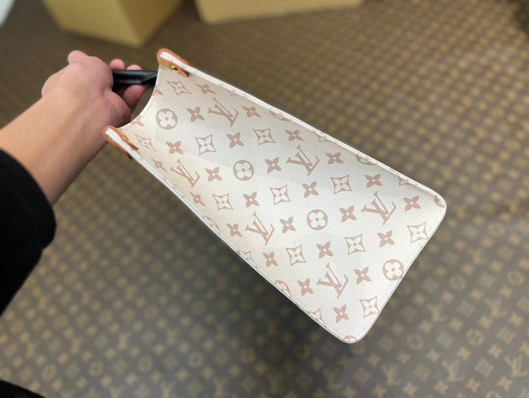 [TOP] Louis Vuitton LV On The Go Bag - White with Black Handles - 35x27x14cm