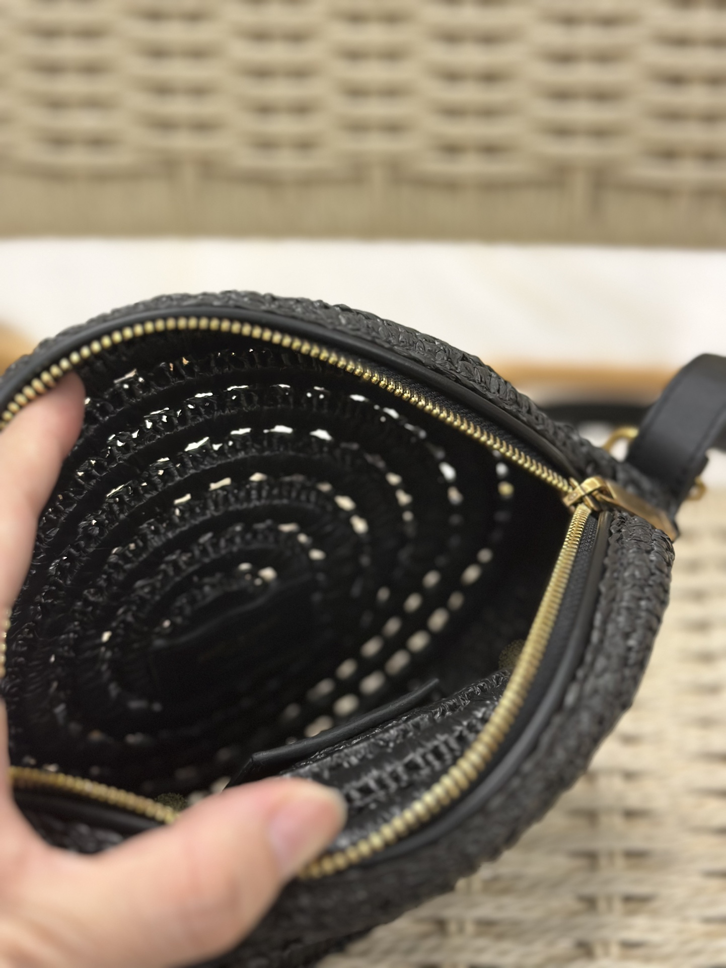 [TOP] Yves Saint Laurent YSL Round Woven Bags 21×21×4cm - Black/Beige - GWH