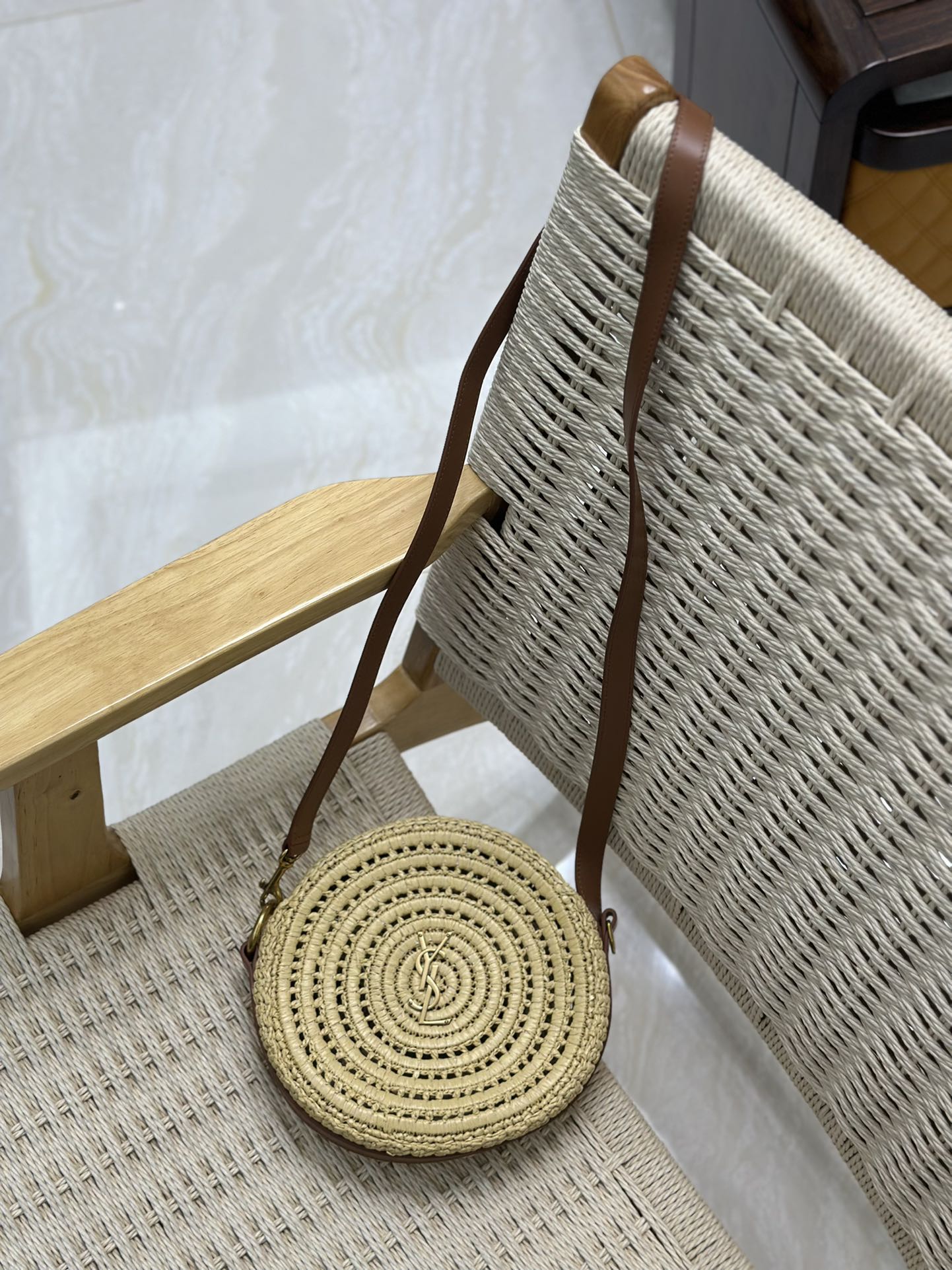 [TOP] Yves Saint Laurent YSL Round Woven Bags 21×21×4cm - Black/Beige - GWH