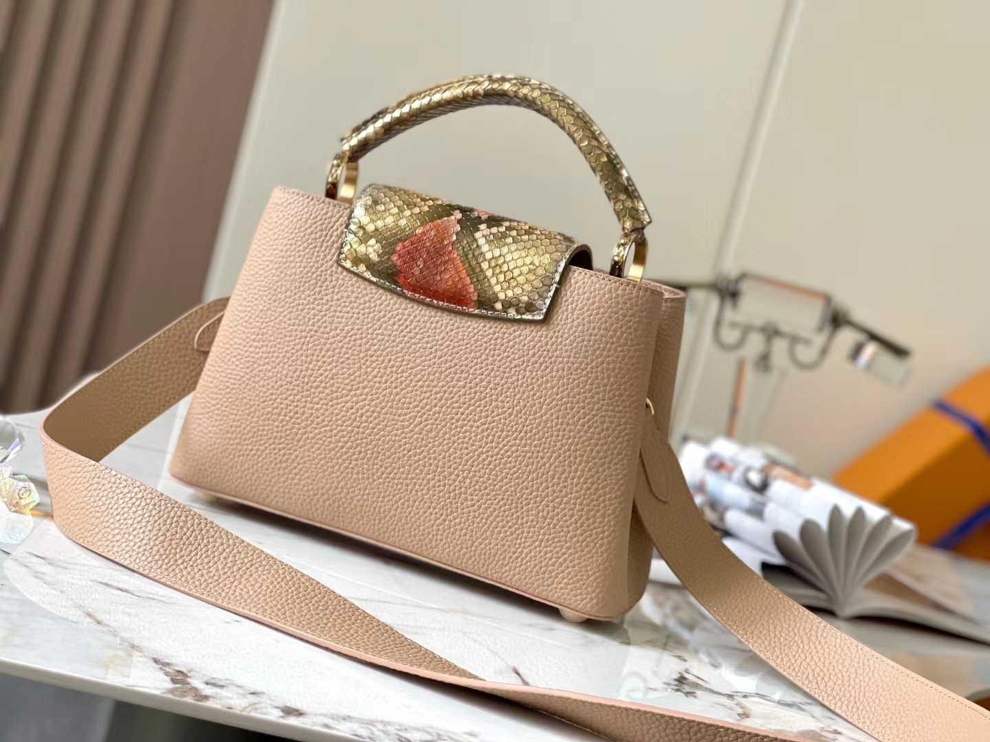 [TOP] Louis Vuitton LV Capucines Python Gold Buckle Bag 27 x 18 x 9cm- Beige