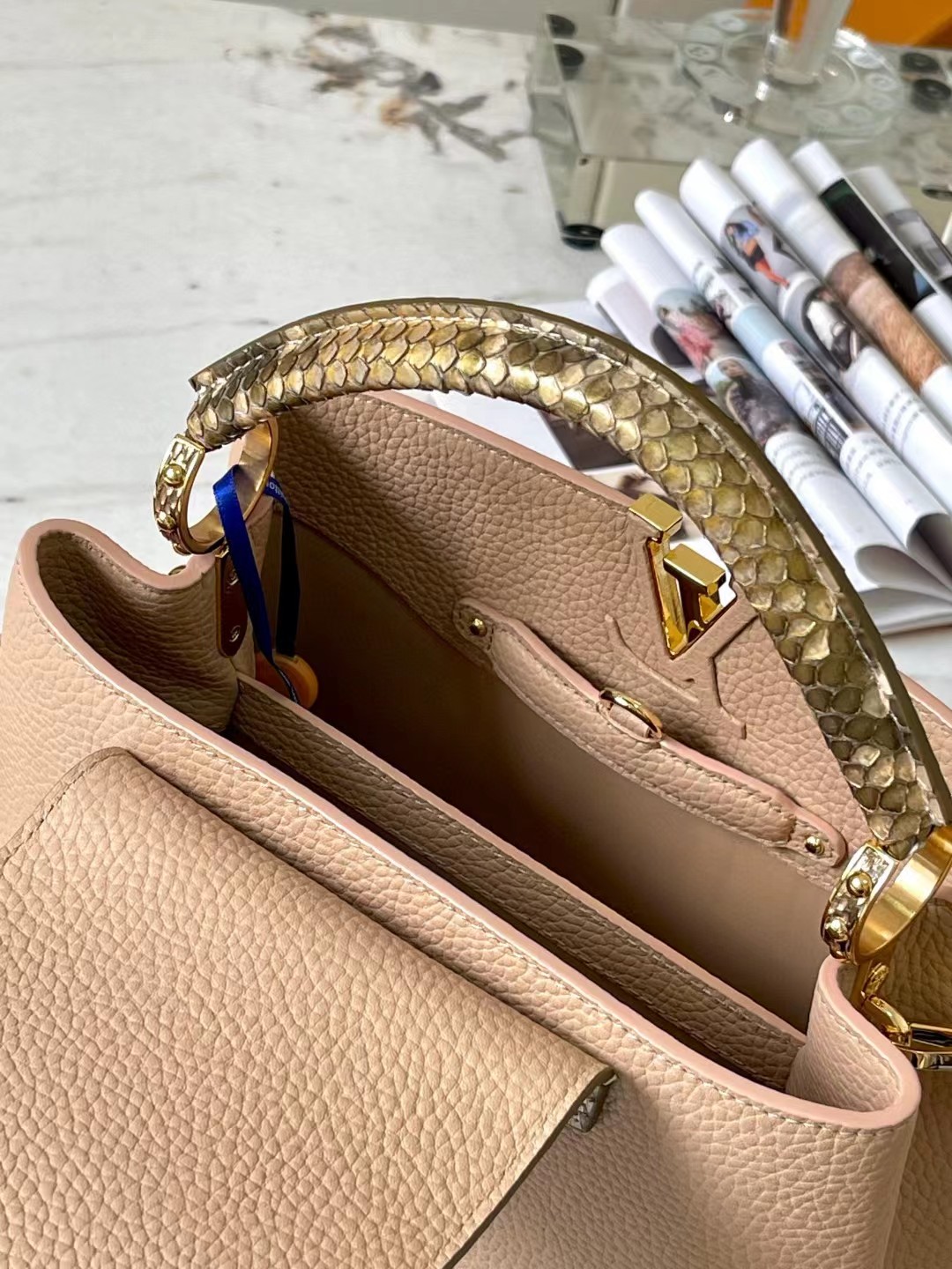 [TOP] Louis Vuitton LV Capucines Python Gold Buckle Bag 27 x 18 x 9cm- Beige
