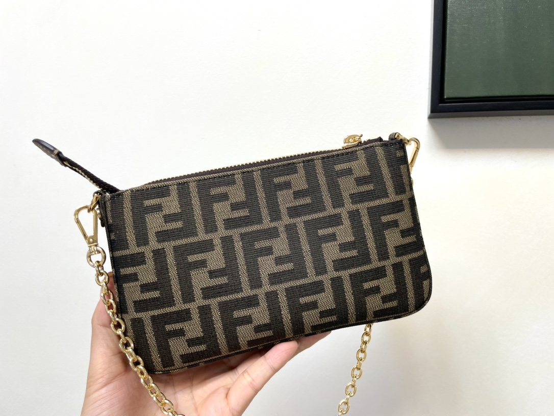 [TOP] FENDI Classic Mahjong Bag 20×3×13cm