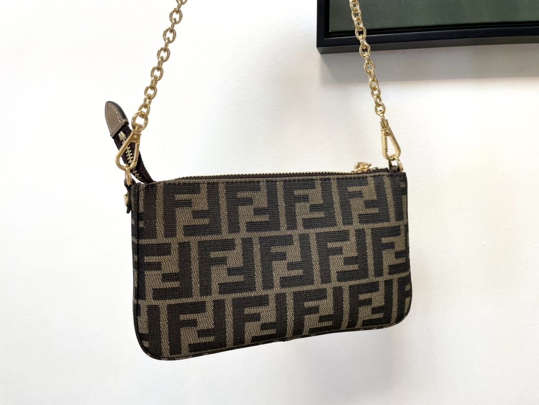 [TOP] FENDI Classic Mahjong Bag 20×3×13cm