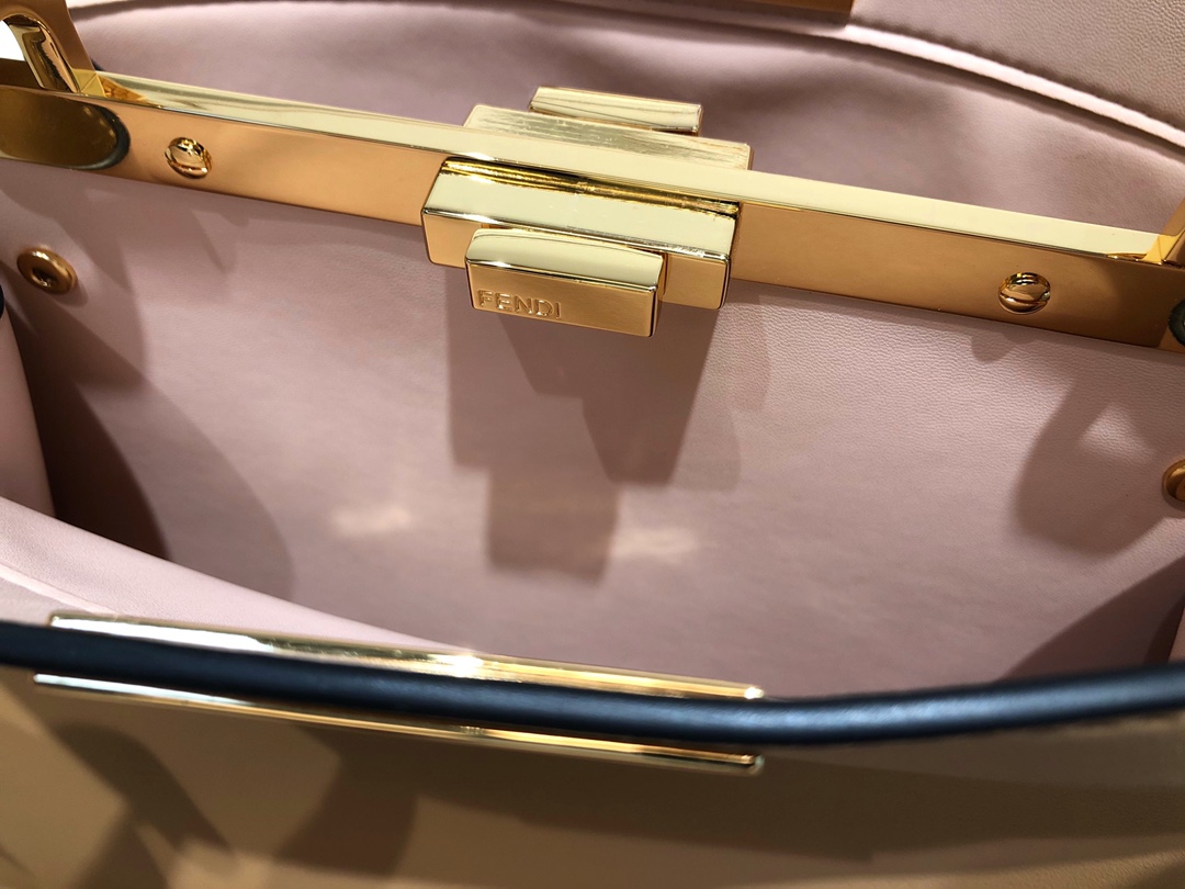 [TOP] FENDI Iconic Medium Peekaboo ISeeU Handbag 33cm - Brown